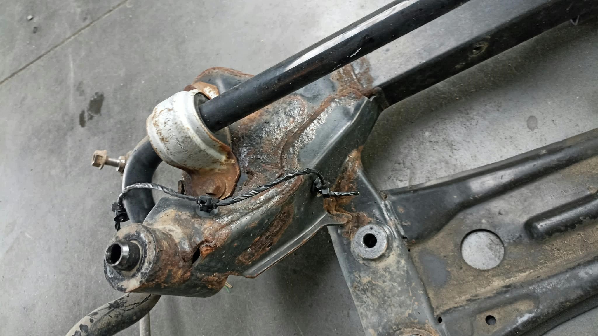 BMW X3 F25 sider axle beam front 6787915
