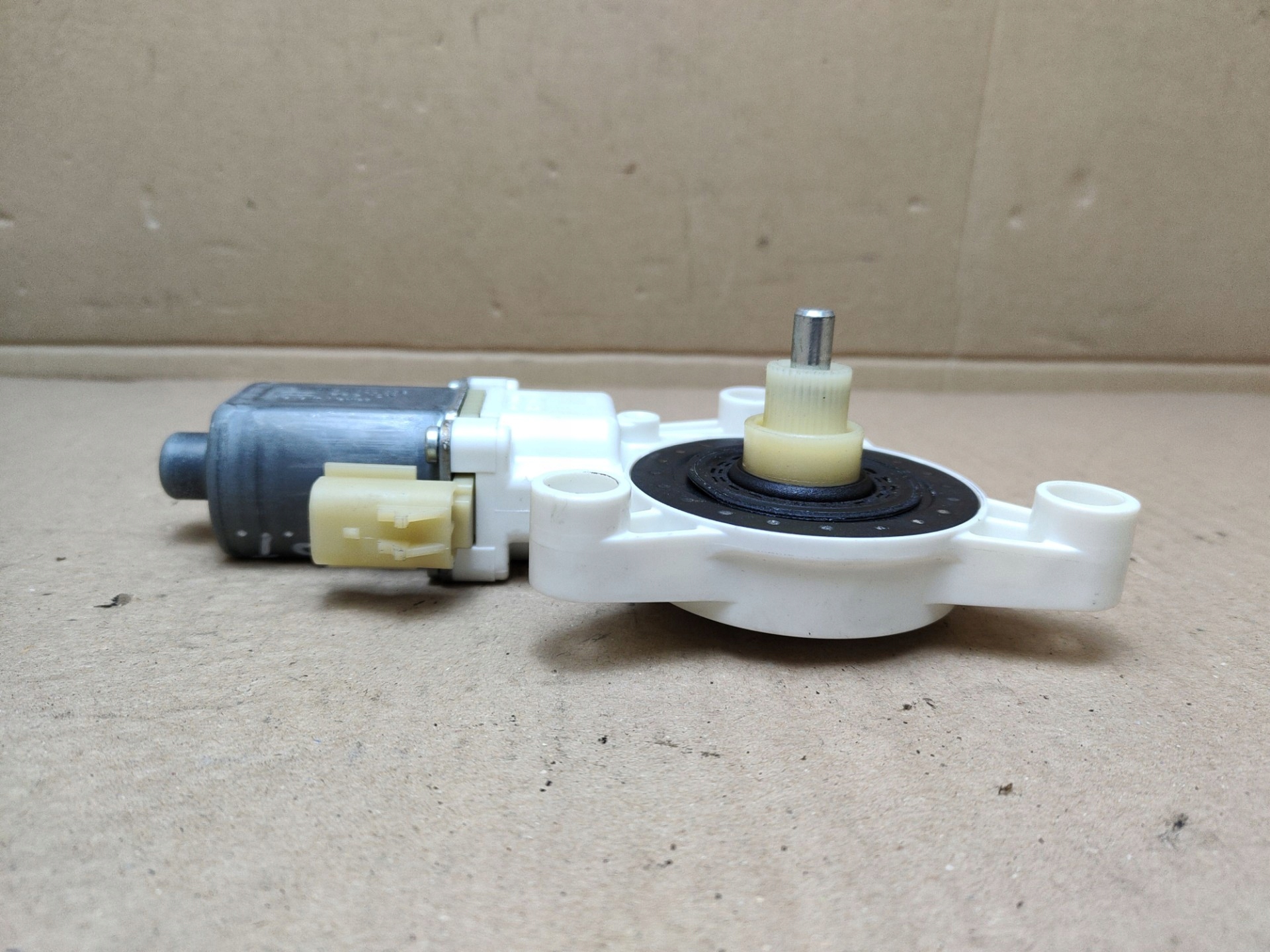 mini motor windows rear part right side Dodge Grand Caravan 5 facelift 2015