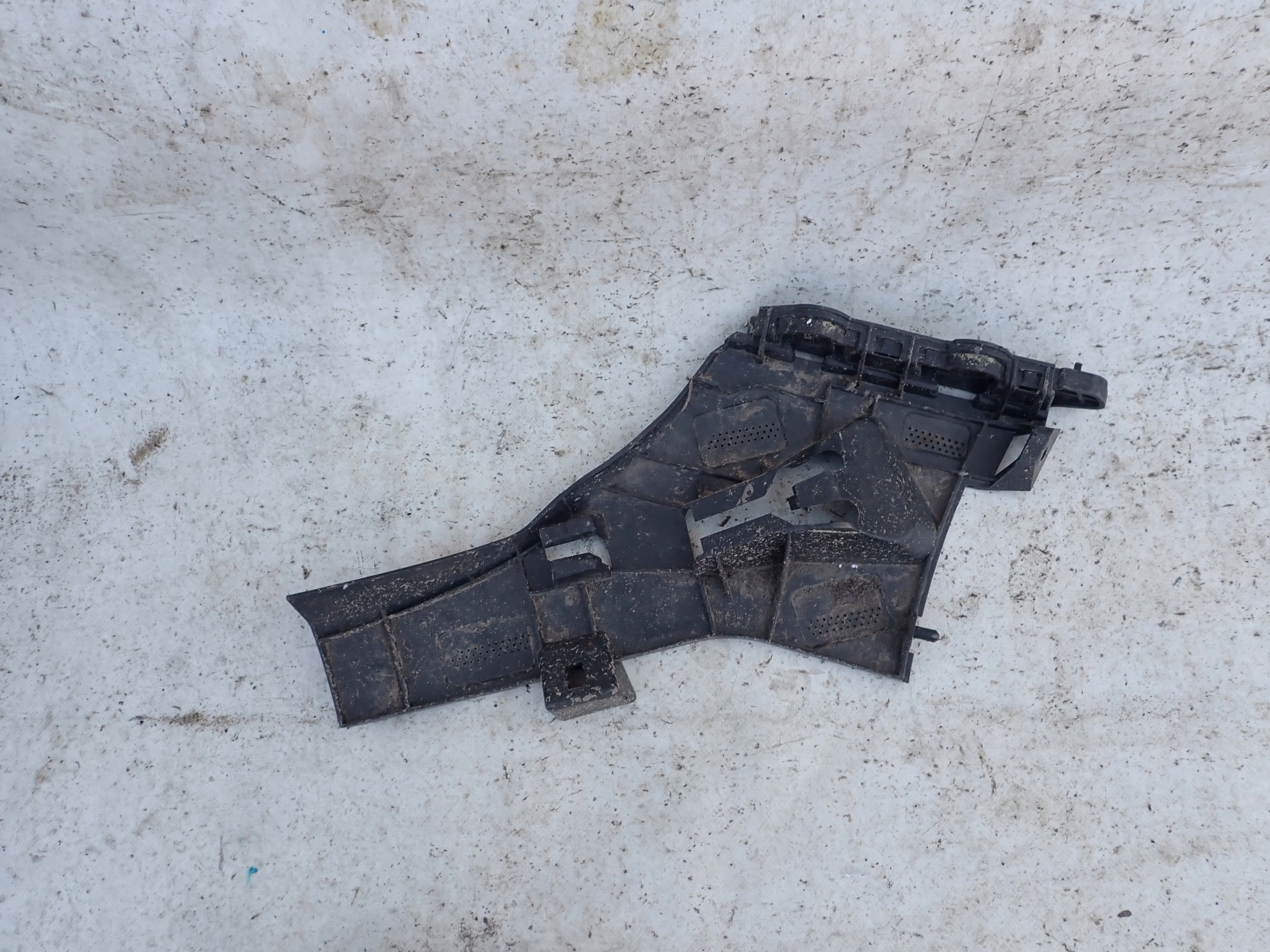 MERCEDES W176 LIFT bumper bracket left front