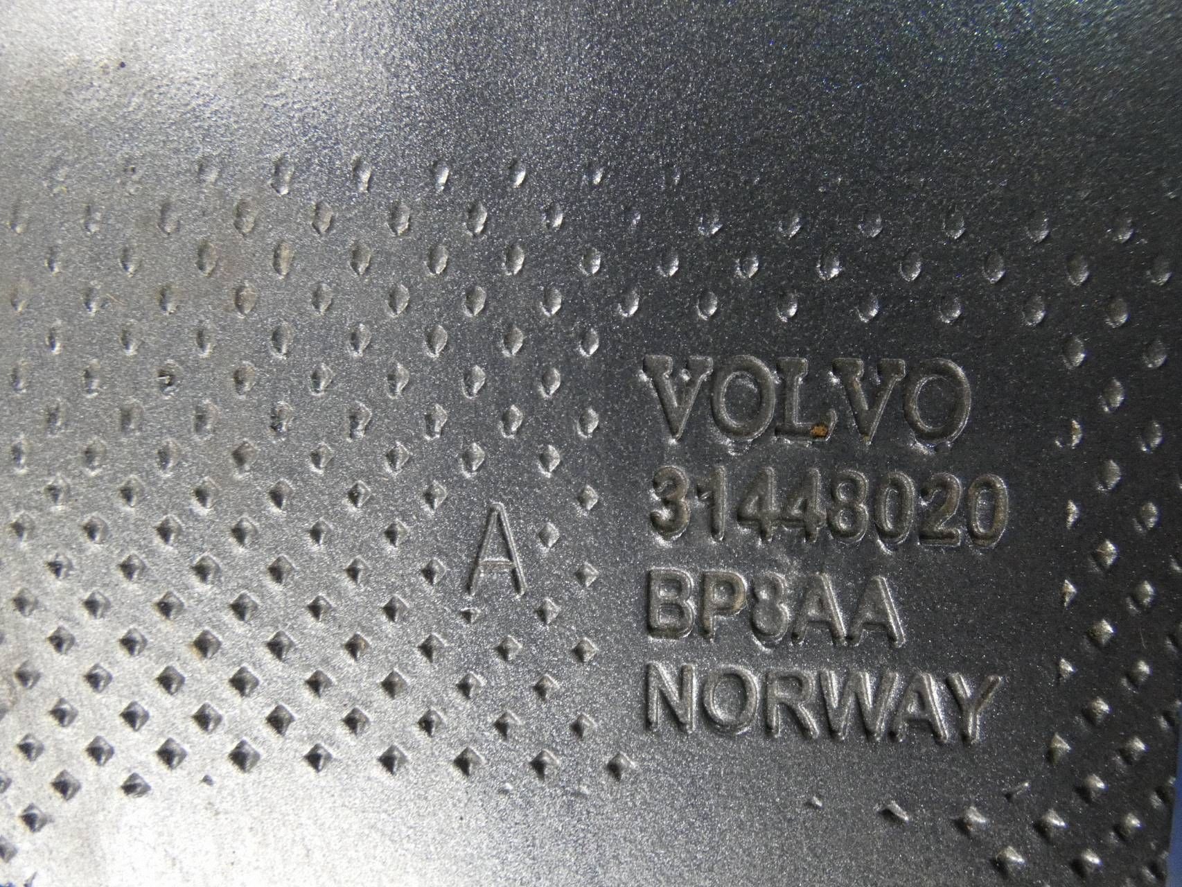 VOLVO XC60 II 17- bumper support below bumper front front