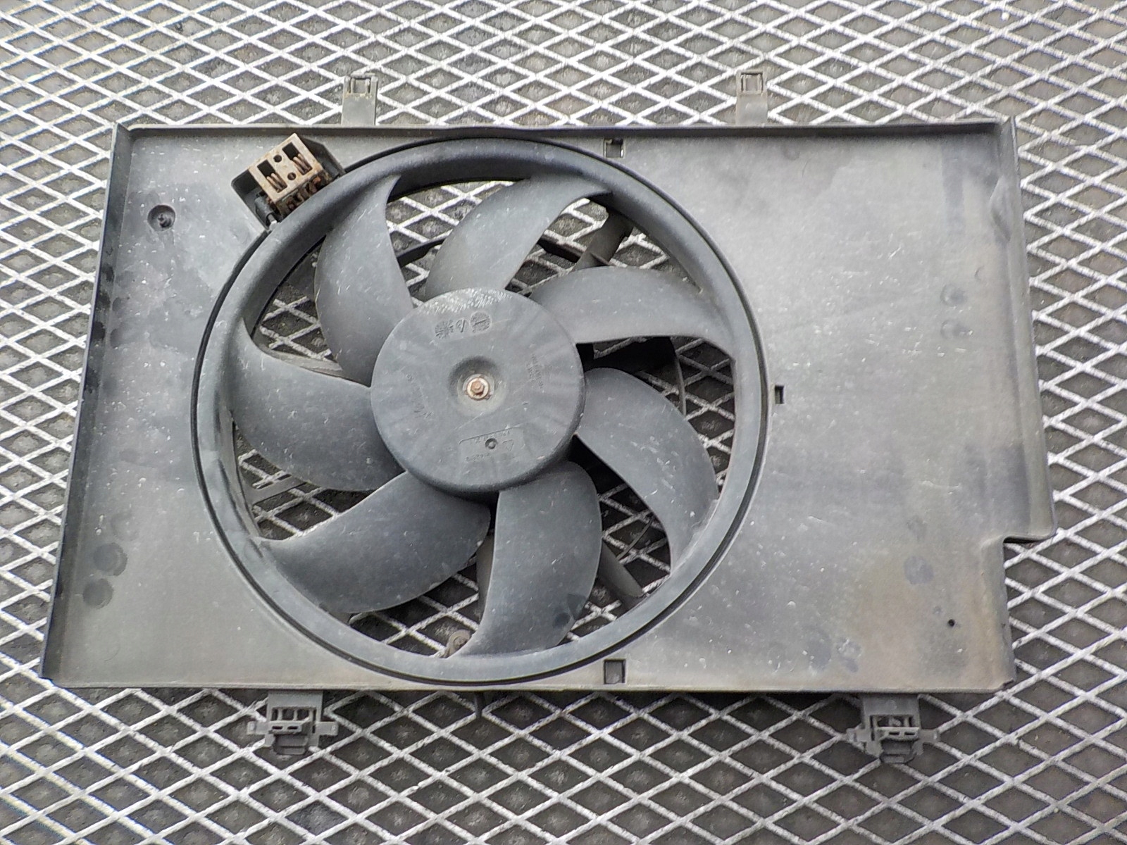 FORD FIESTA MK7 fan module radiator 8V51-8C607-EF