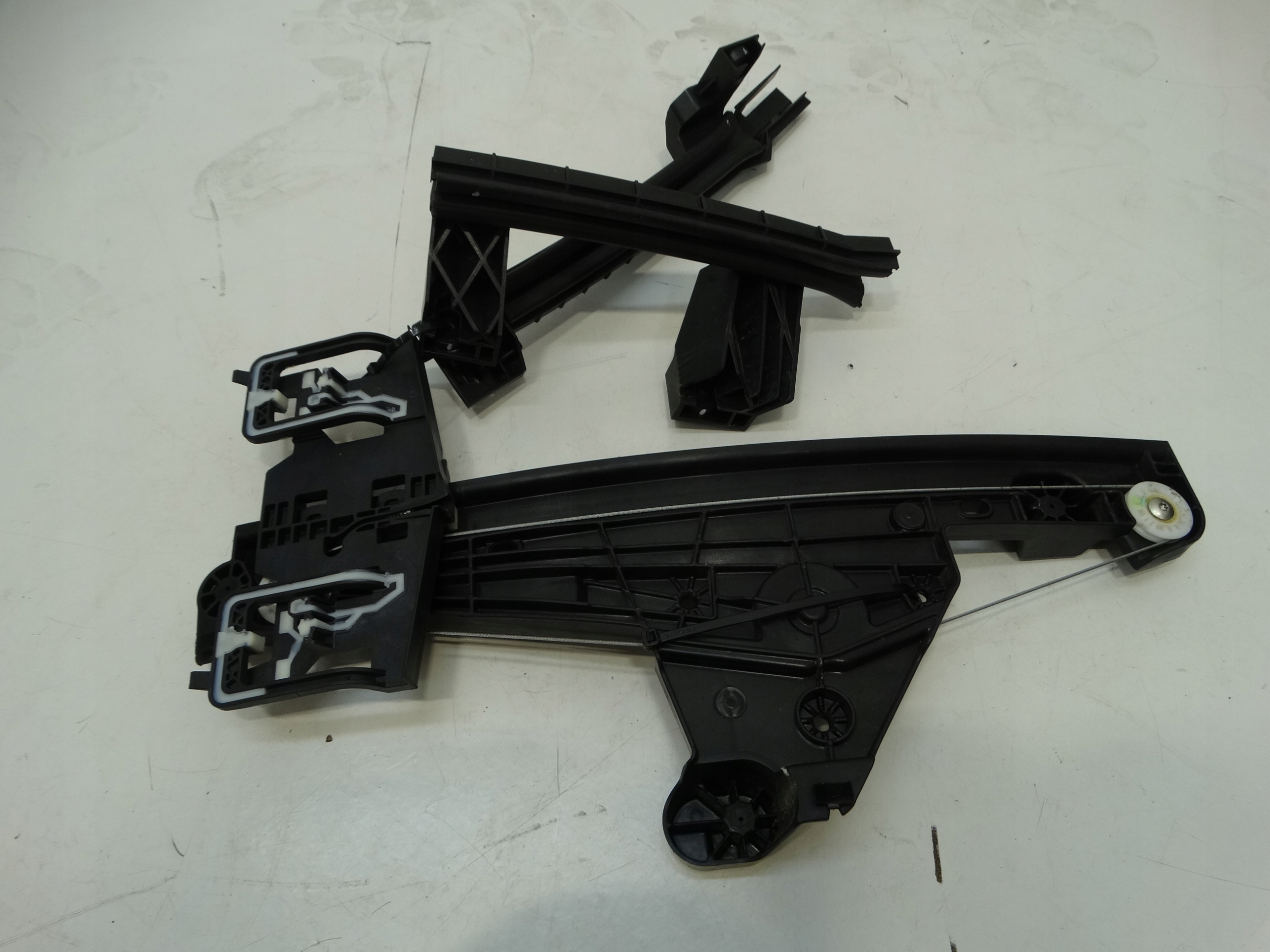 window regulator left rear part CITROEN C4 III 2020R.- 9832713980