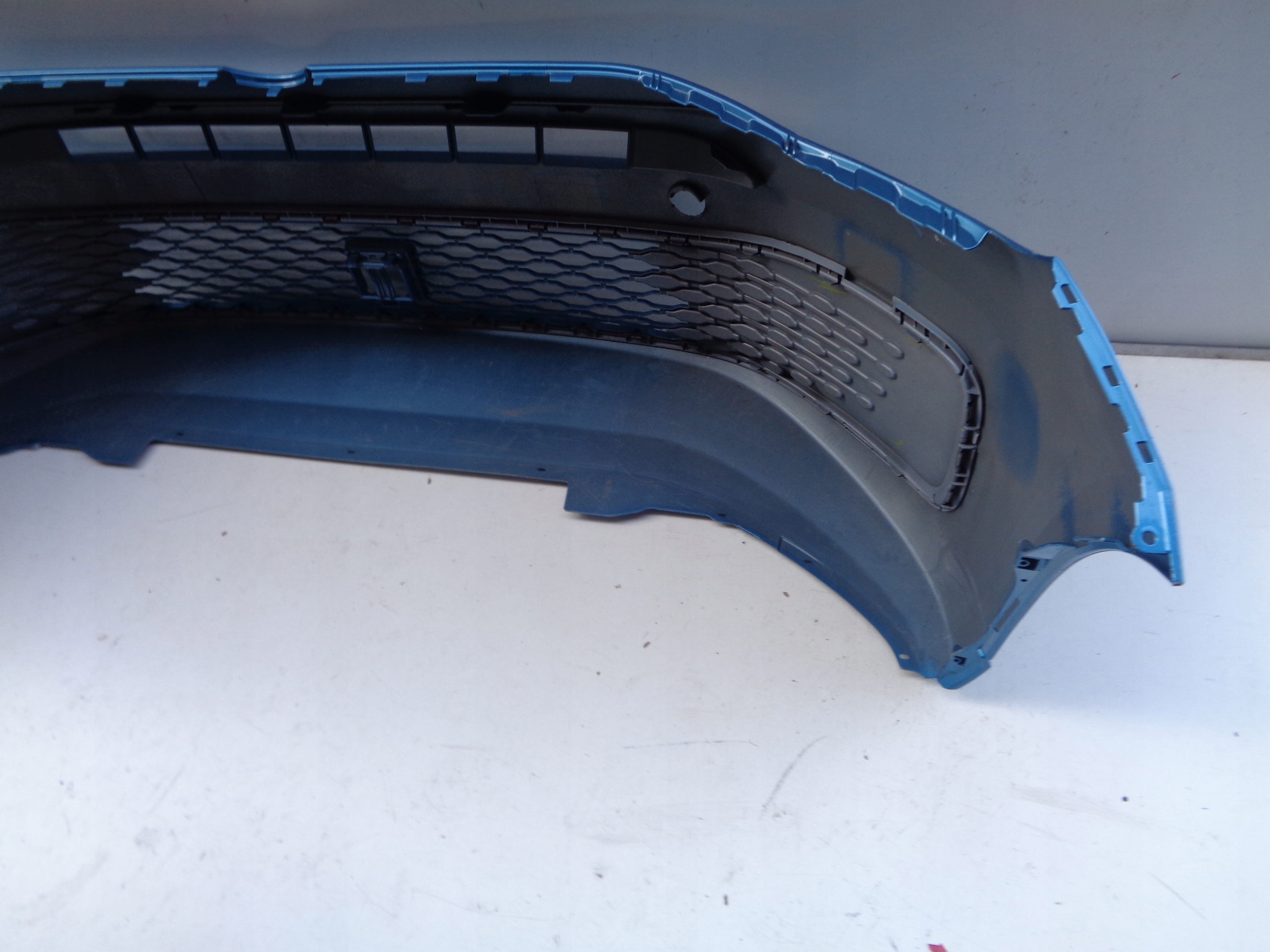 Frontstoßstange VW CADDY 2K 2K7 20- NR 28930