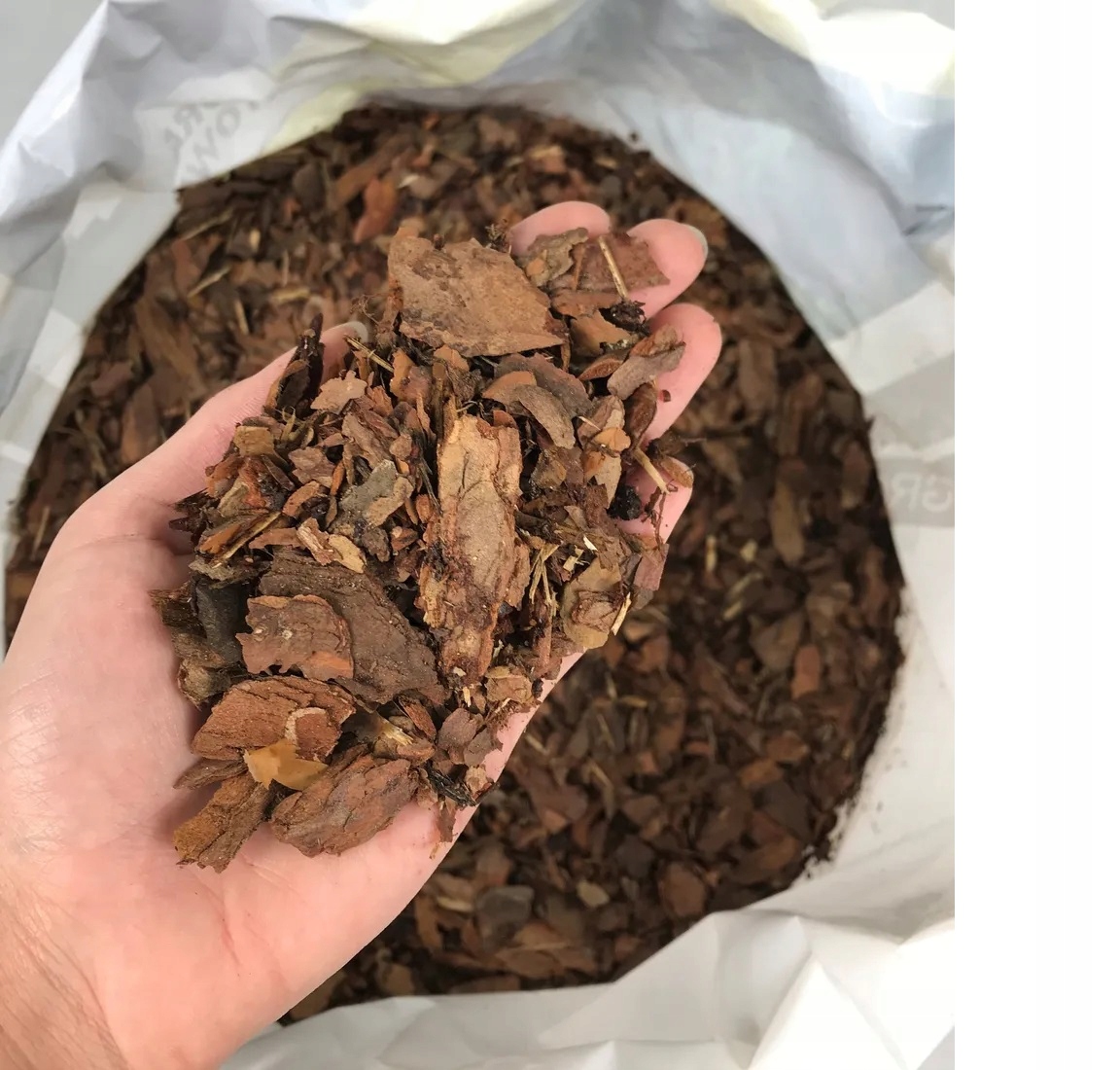 Kora ogrodowa sosnowa średnia 10-50 mm 80 l workowana premium