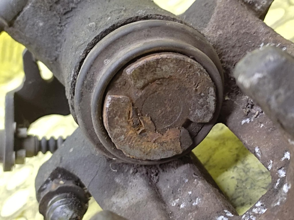 SKODA SUPERB 1.9 TDI caliper brake right rear part