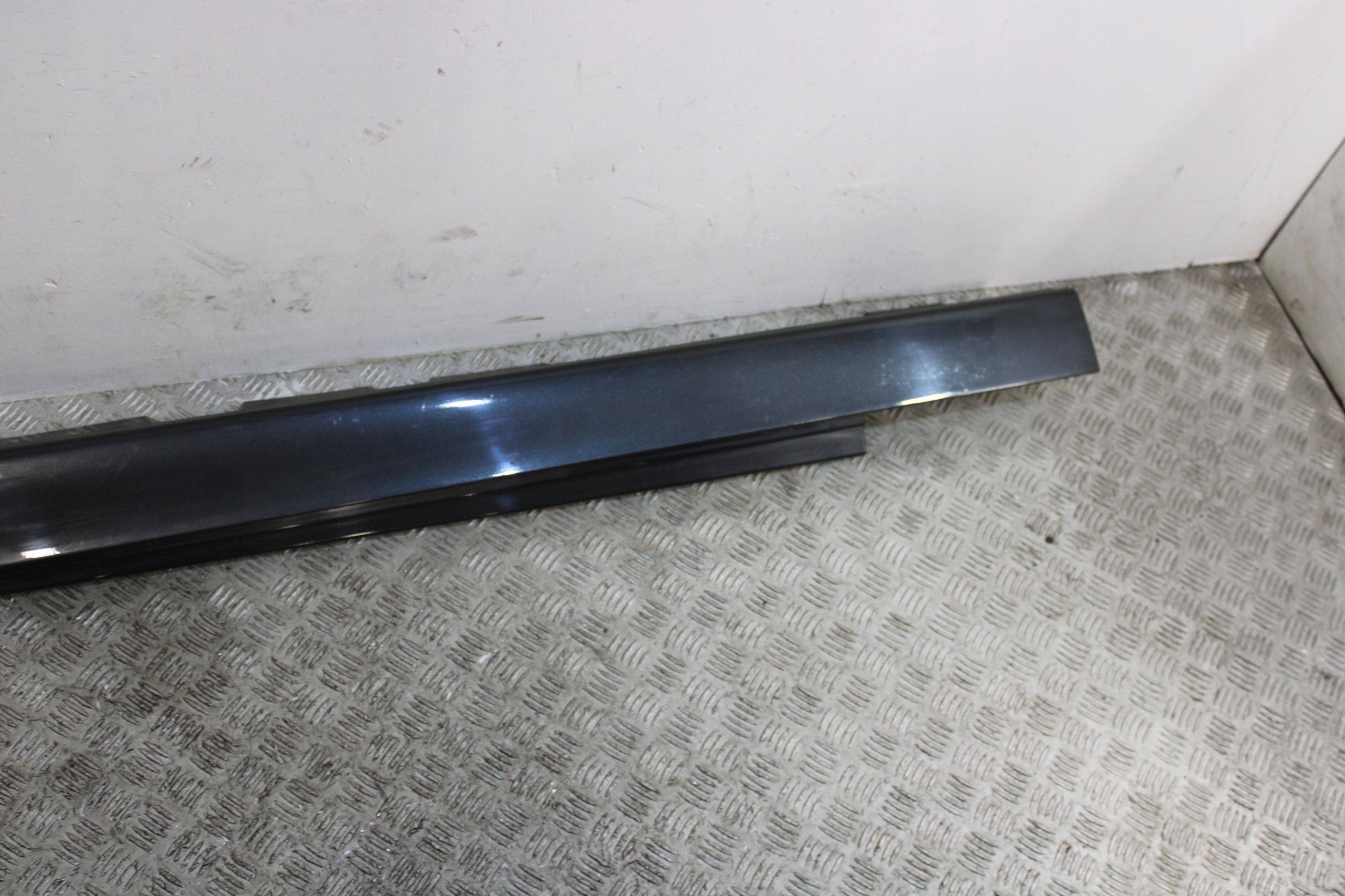 cap threshold threshold left BMW 5 F10 LIFT LCI sedan 7184773