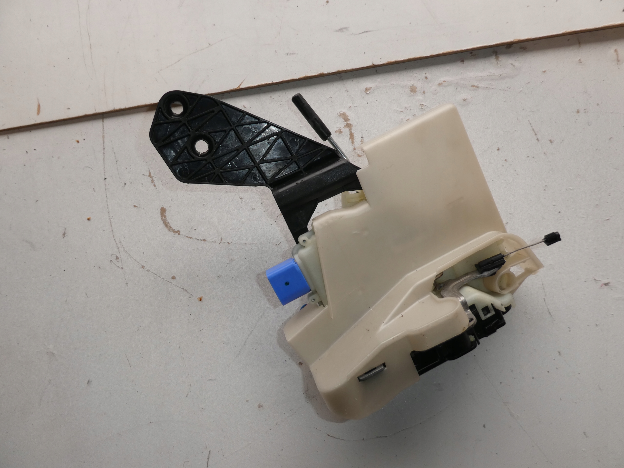 VW T5 LIFT T6 lock door left front 7E1837015B