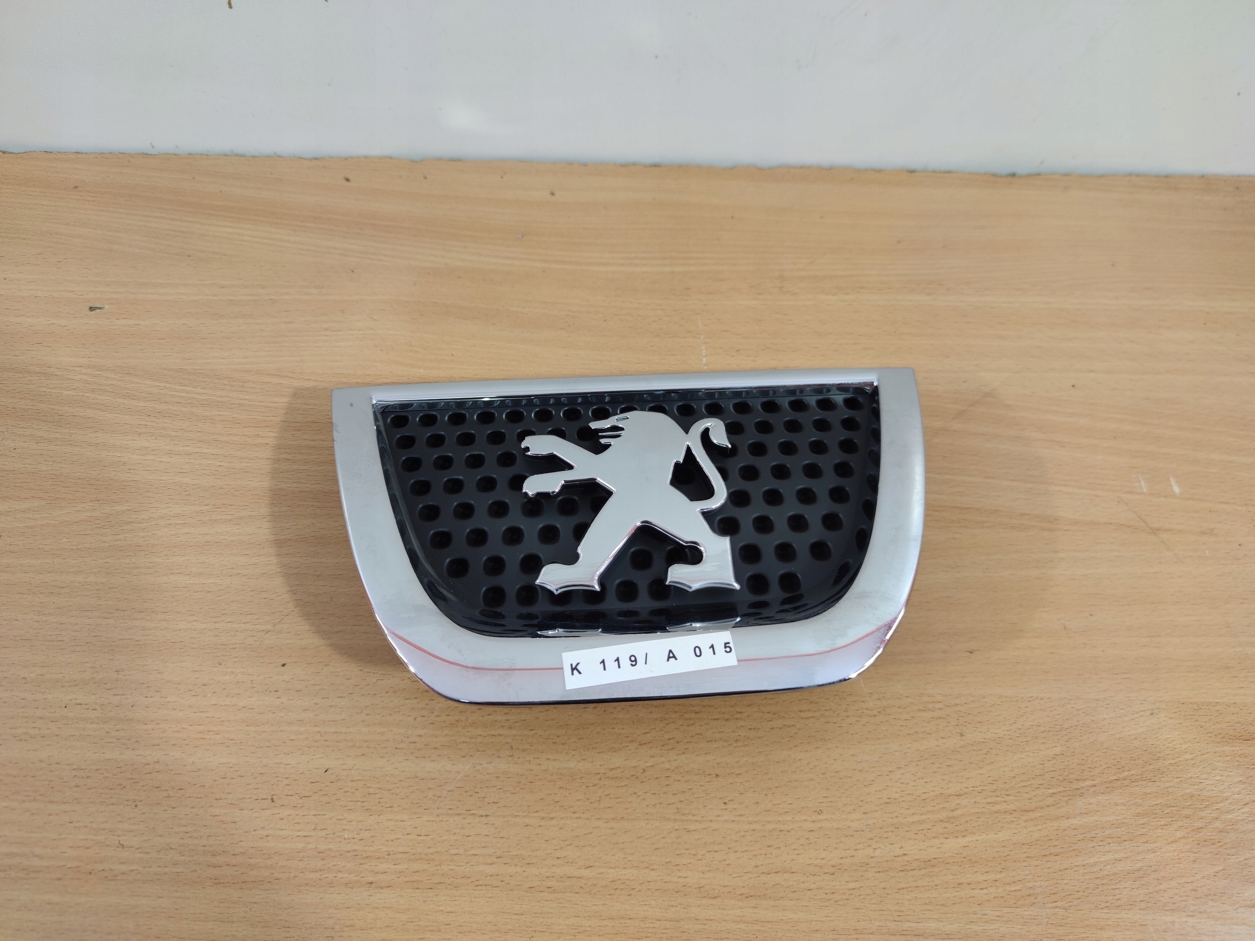 PEUGEOT 3008 znak nárazníku předek EMBLEMAT LOGO