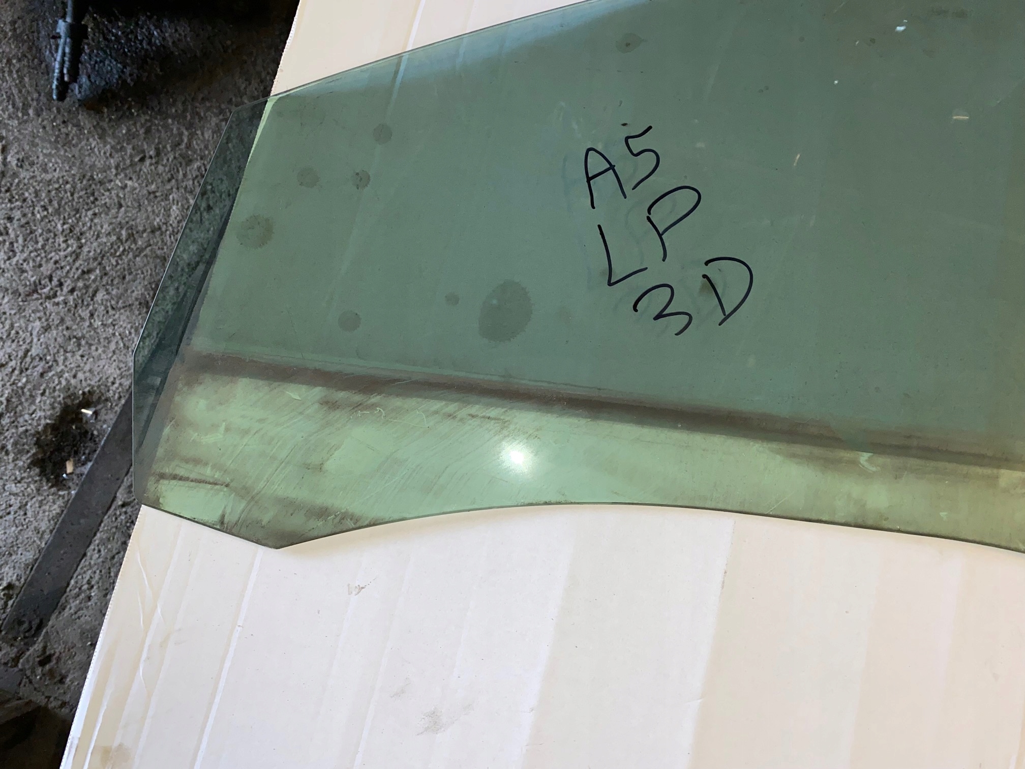 AUDI A5 COUPE боковое стекло левое переднее ПД