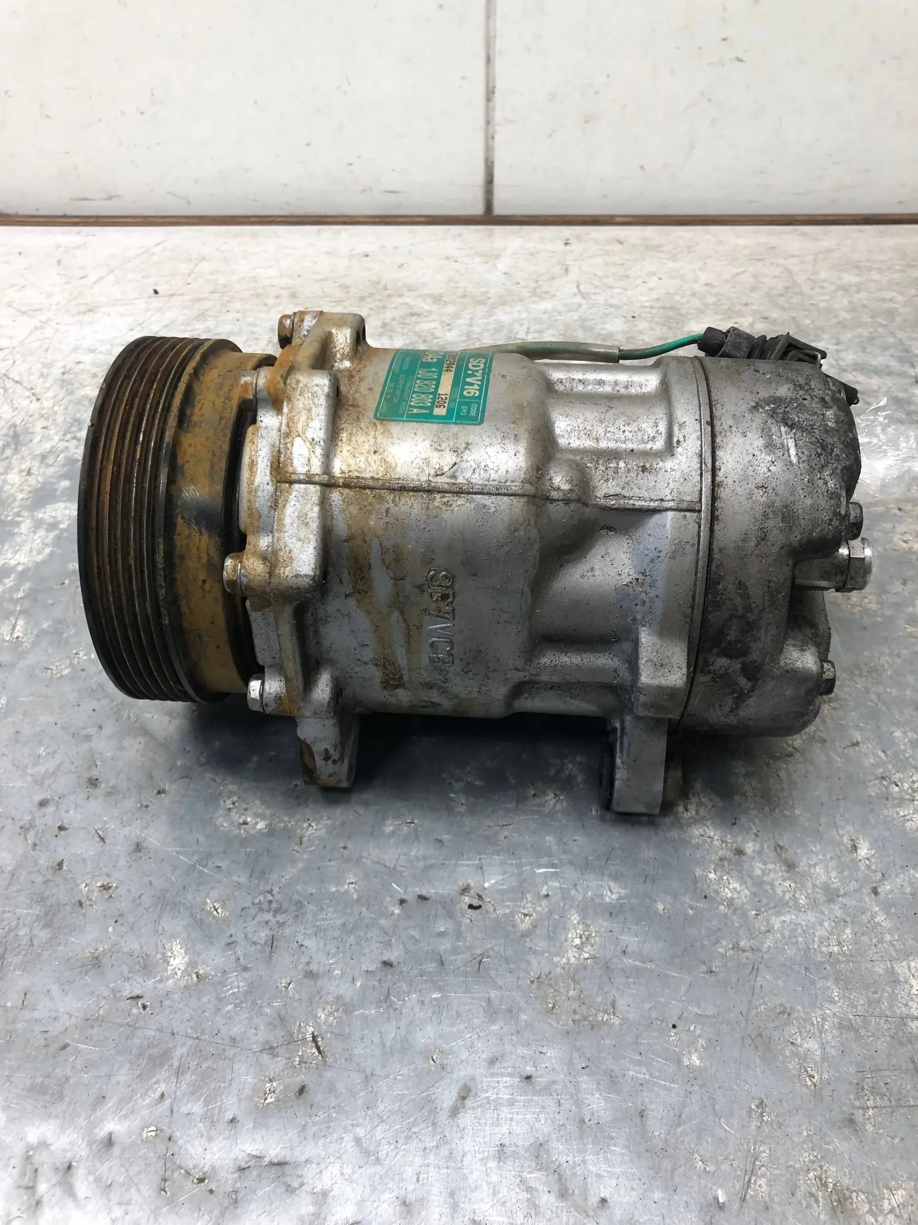 compressor compressor; of the air conditioning AUDI A3 8L 1J0820803A