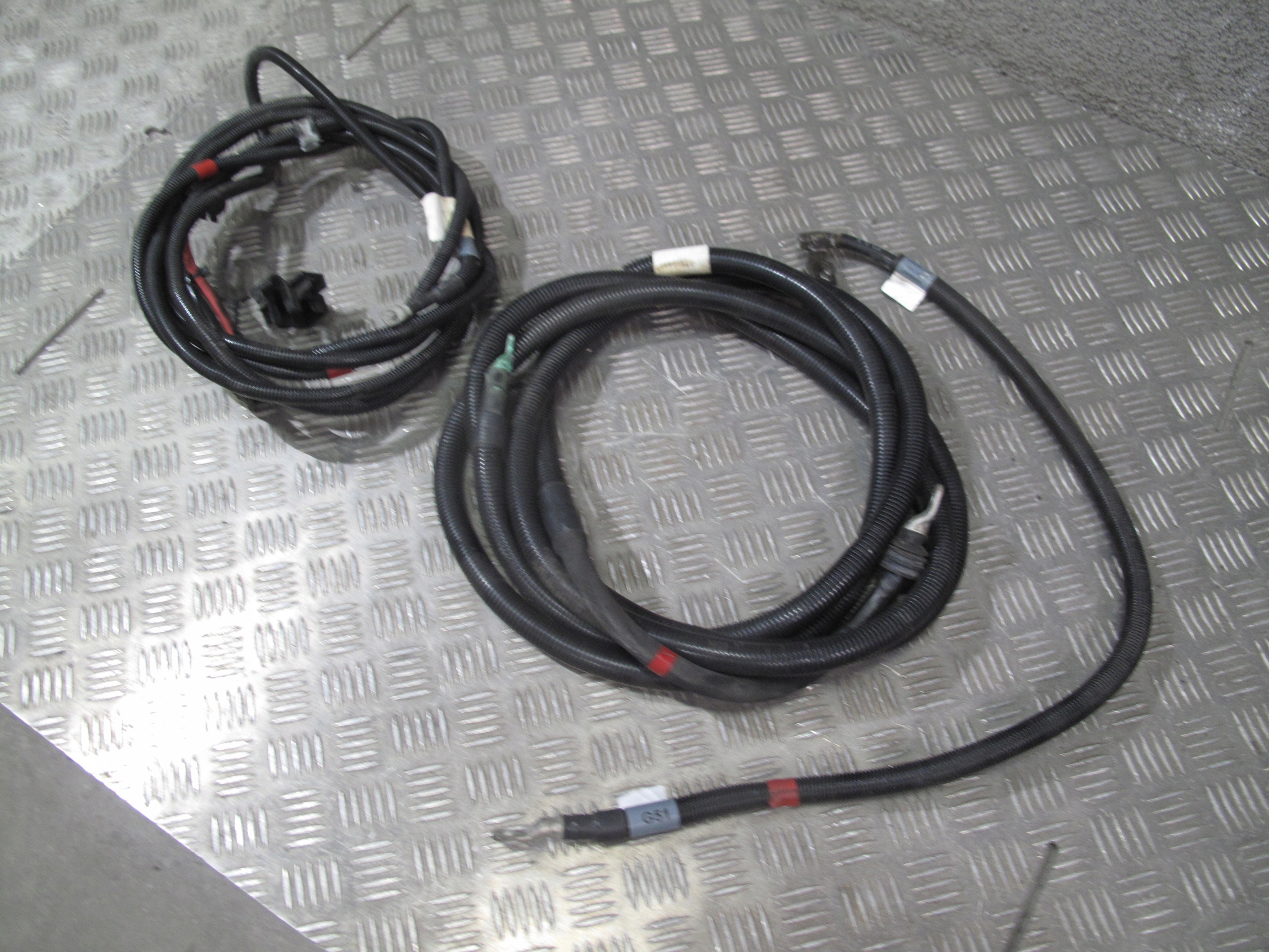 PRZEWODY KABLE MASOWE PODSTAWY AKUM SCANIA R S Part manufacturer Scania original OE