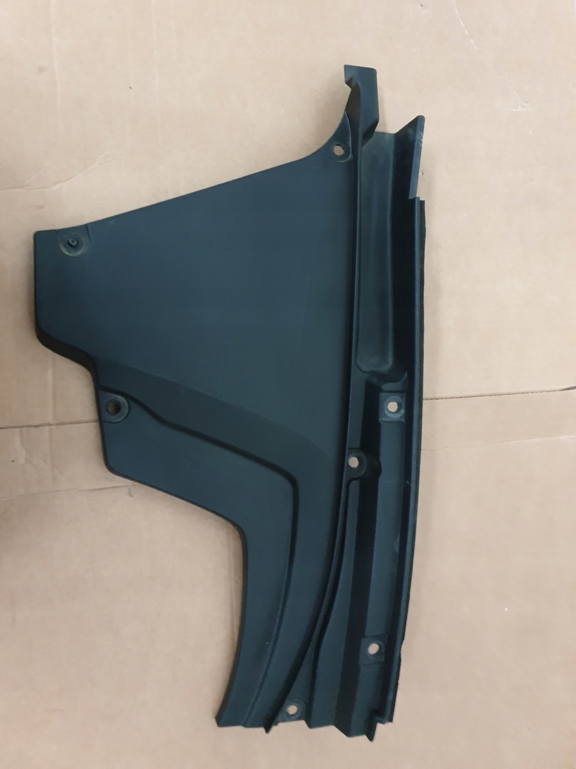 670042320 - MASERATI LEVANTE ЗАКРОЕТ КРЫШКУ СТЕКЛООЧИСТИТЕЛЯ