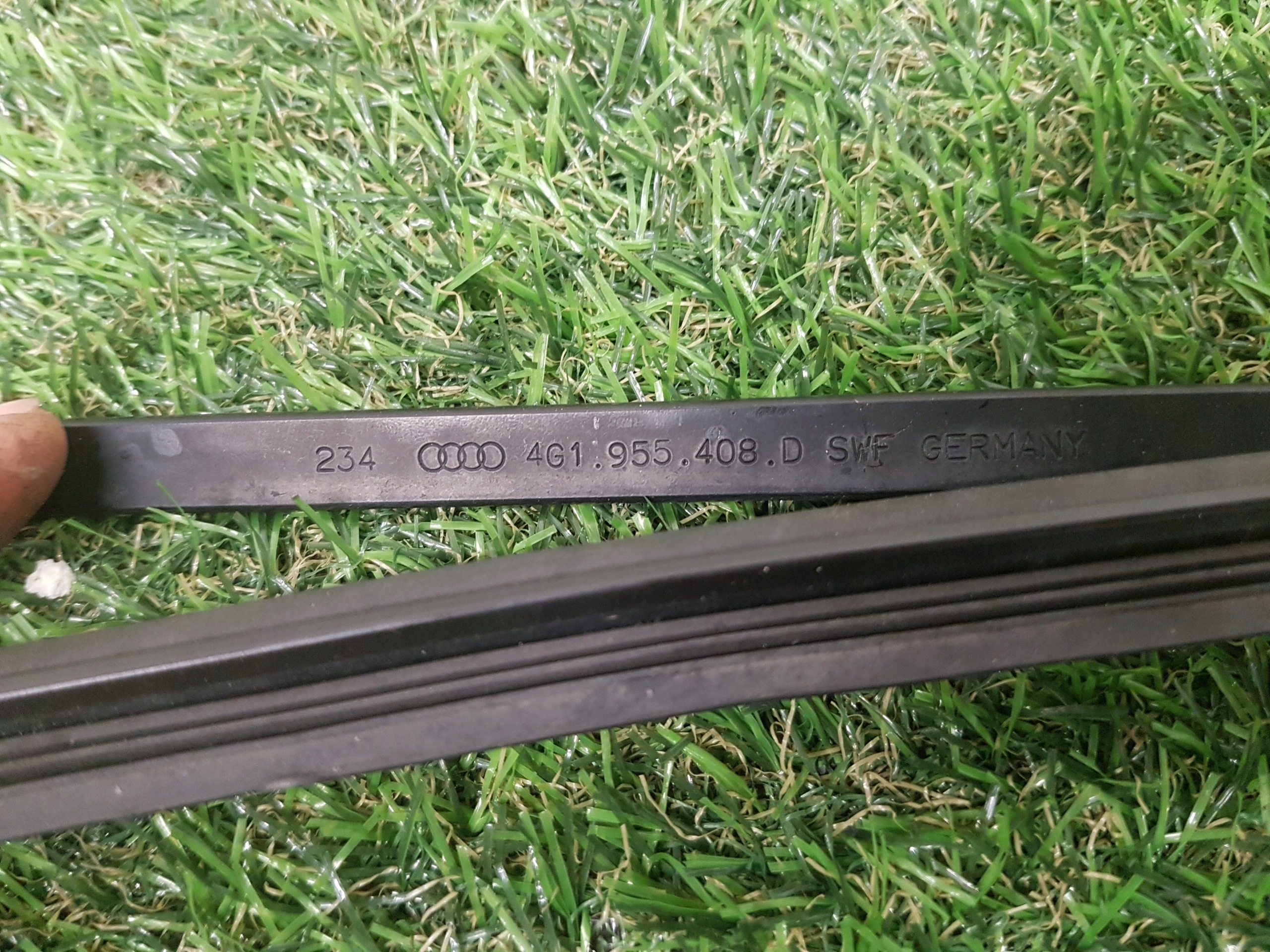 wiper arm front right AUDI A6-C7 4G1955408D