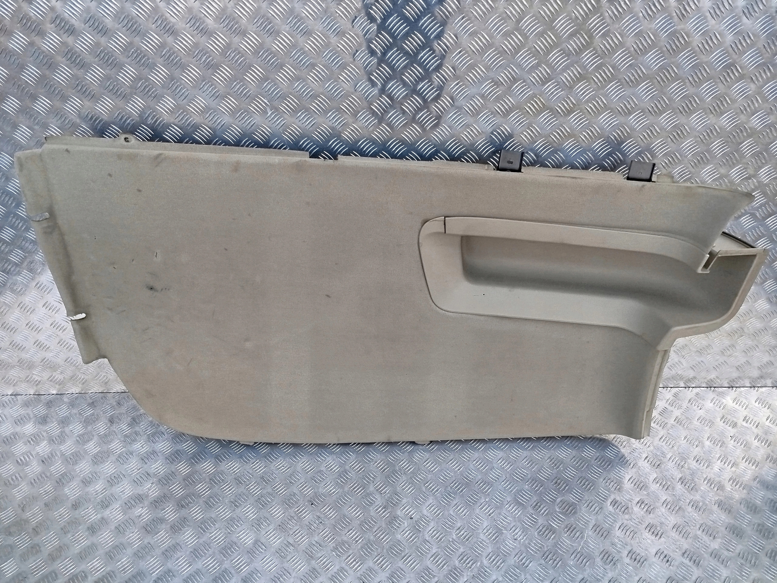 TAPICERKA GLOBU PRAWA NOWY TYP SCANIA TOPLINE Producent części Scania OE