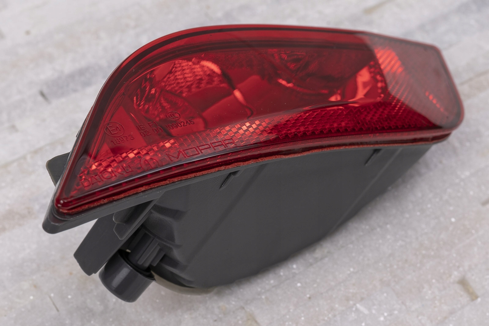 JEEP COMPASS II 17 LAMPA PRZECIWMGIELNA LEWA TYL Light Source Traditional halogen