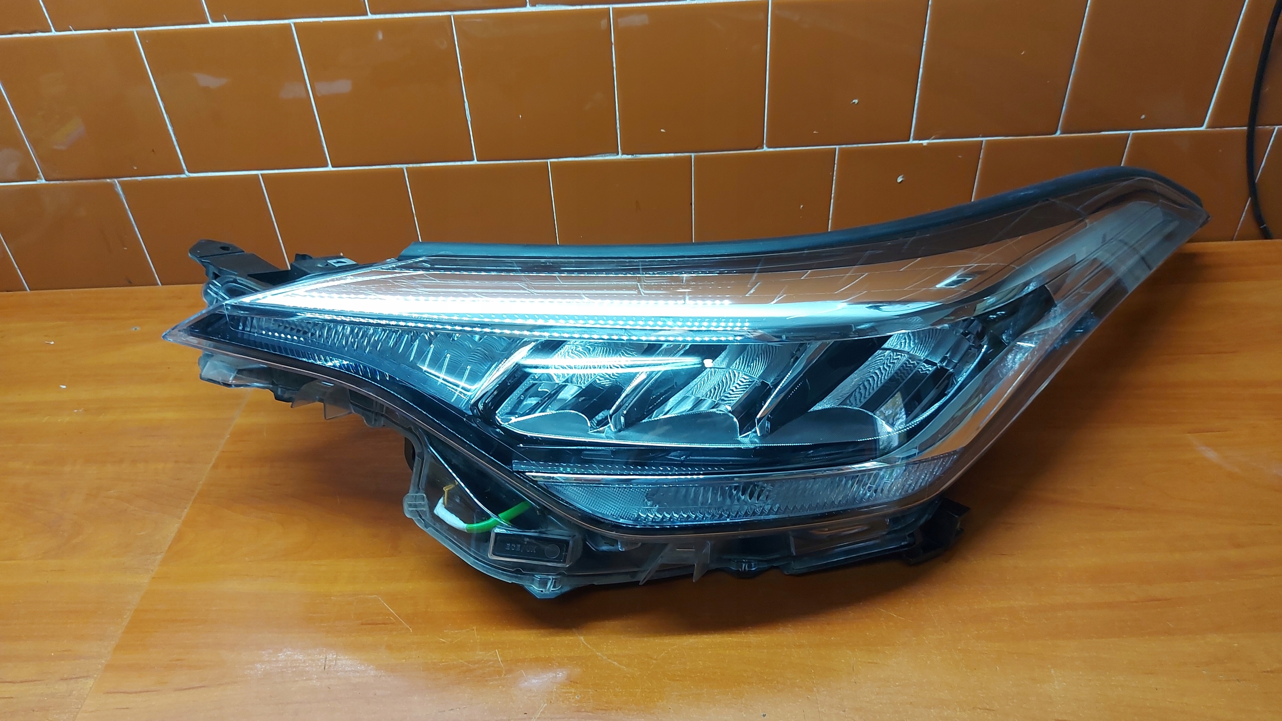 REFLEKTOR light left left front TOYOTA CHR C-HR 19- LIFT
