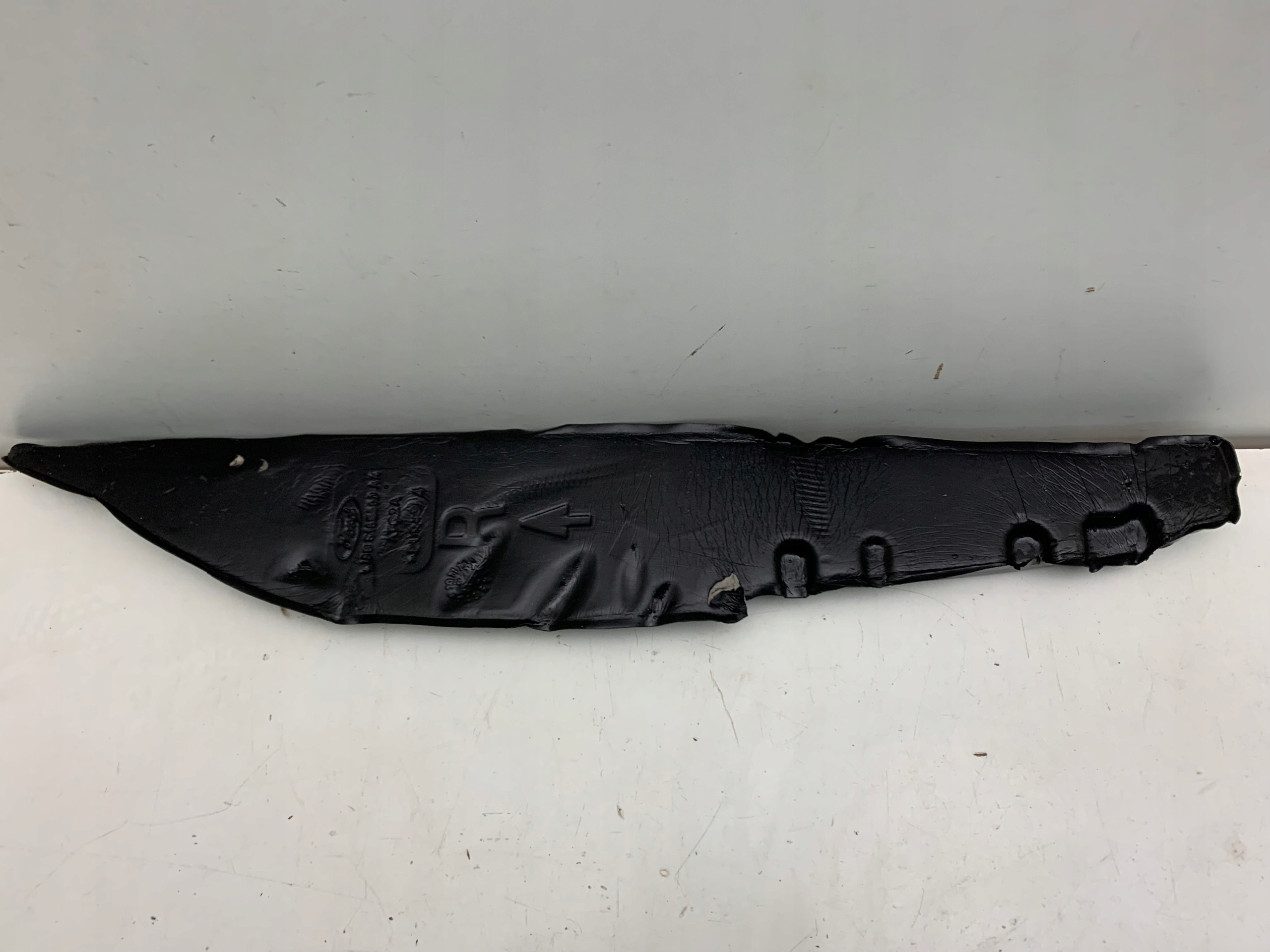 FORD KUGA MK3 WYGLUSZENIE BLOTNIKA PRAWE PIANKA