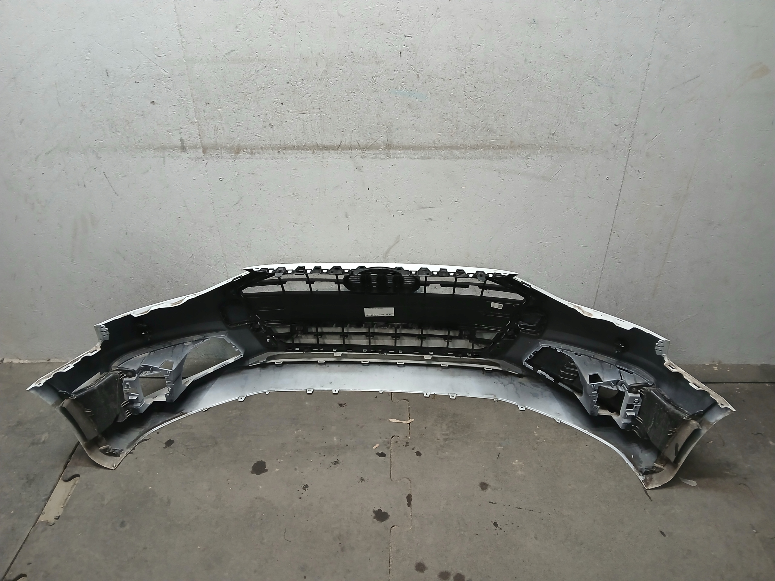 nárazník předek AUDI A4 B9 LIFT 19- 8W0
