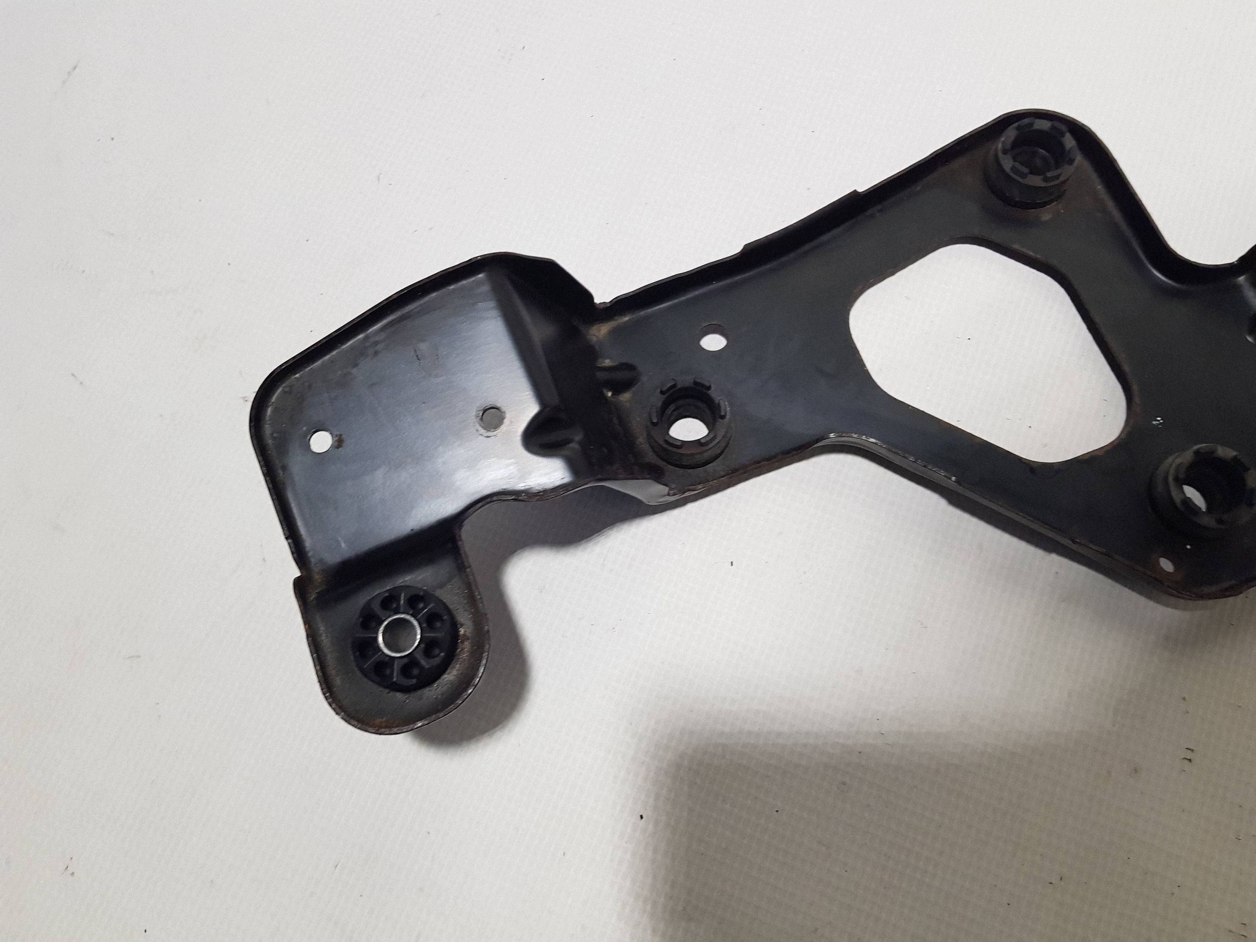 holder bracket kompresora springing BMW X5 E70 X6 E71 6789938
