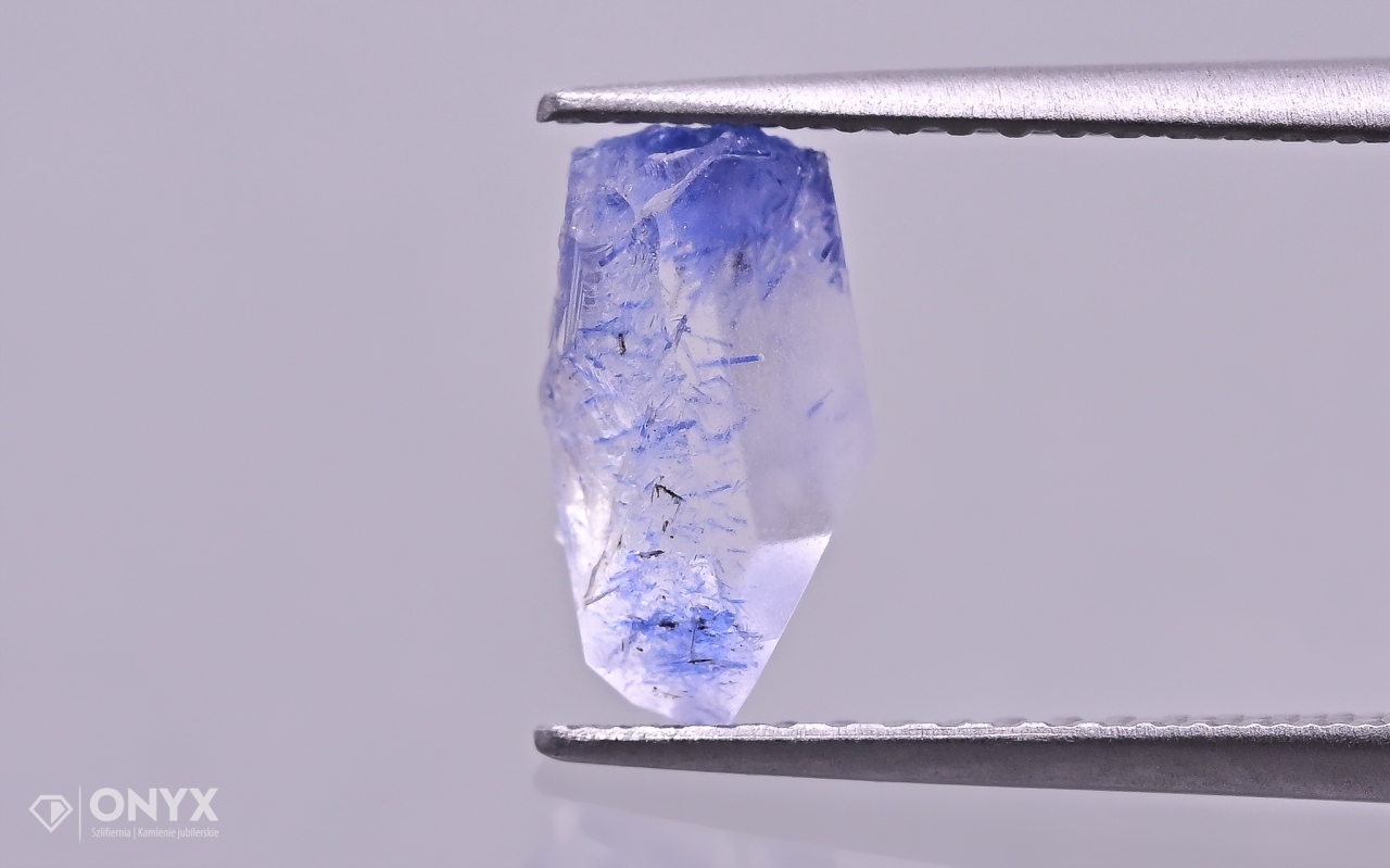 Křemen s dumortierytem přírodní křišťál 9,5x5 mm