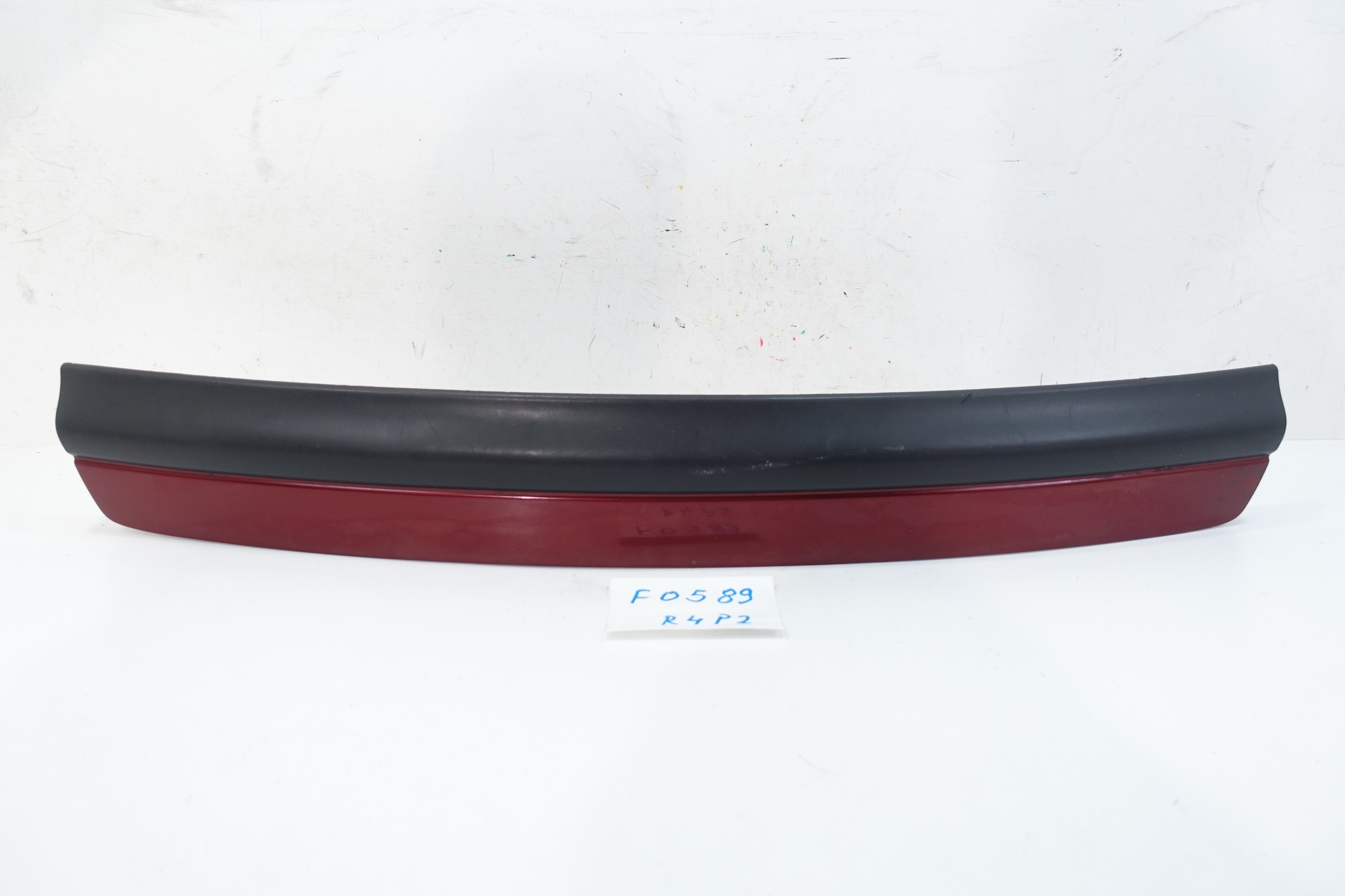 RENAULT LAGUNA and cap moulding bonnet 7700420428
