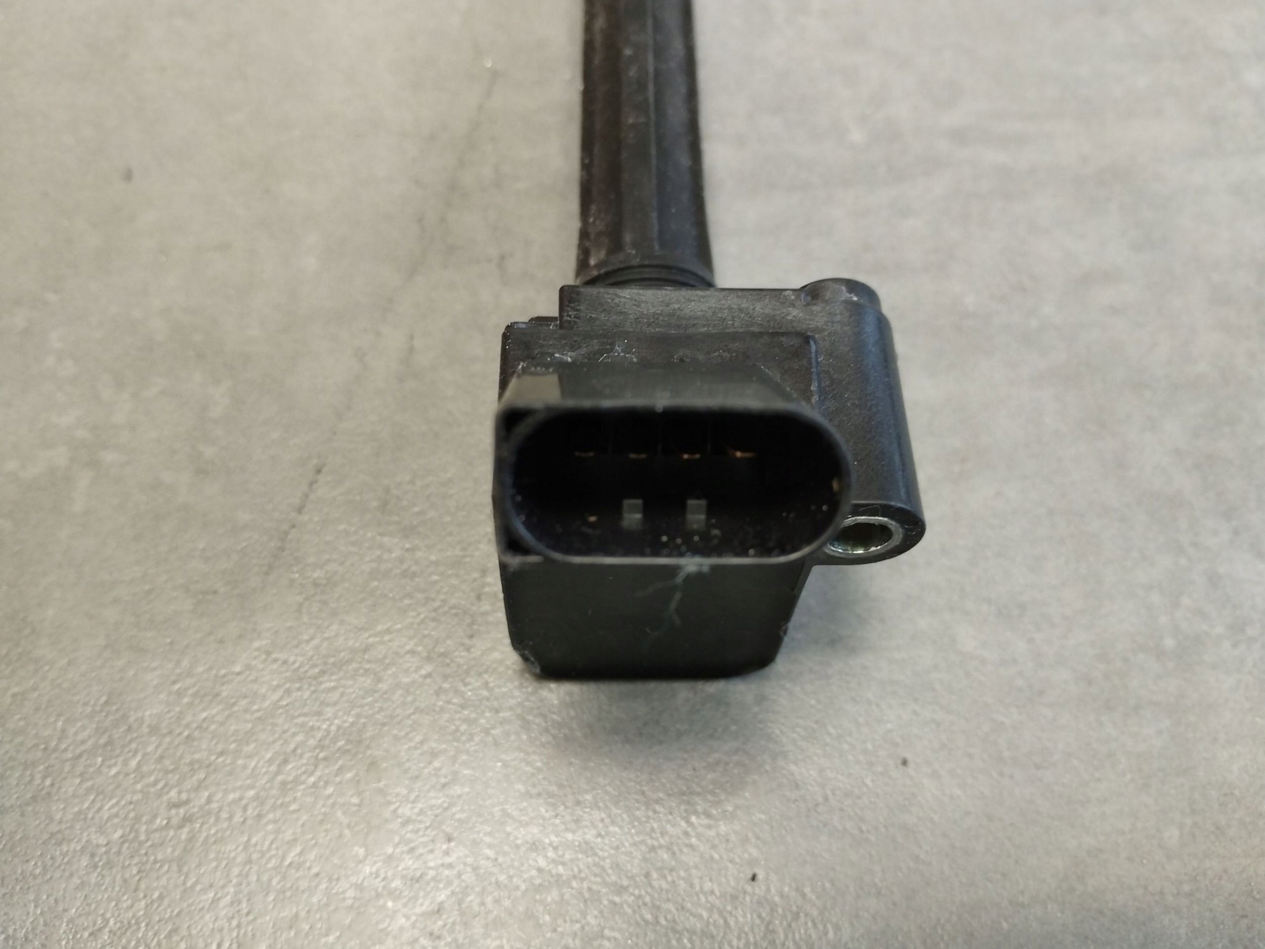 Audi A4 B9 2017 2.0 tfsi coil ignition 06L905110E