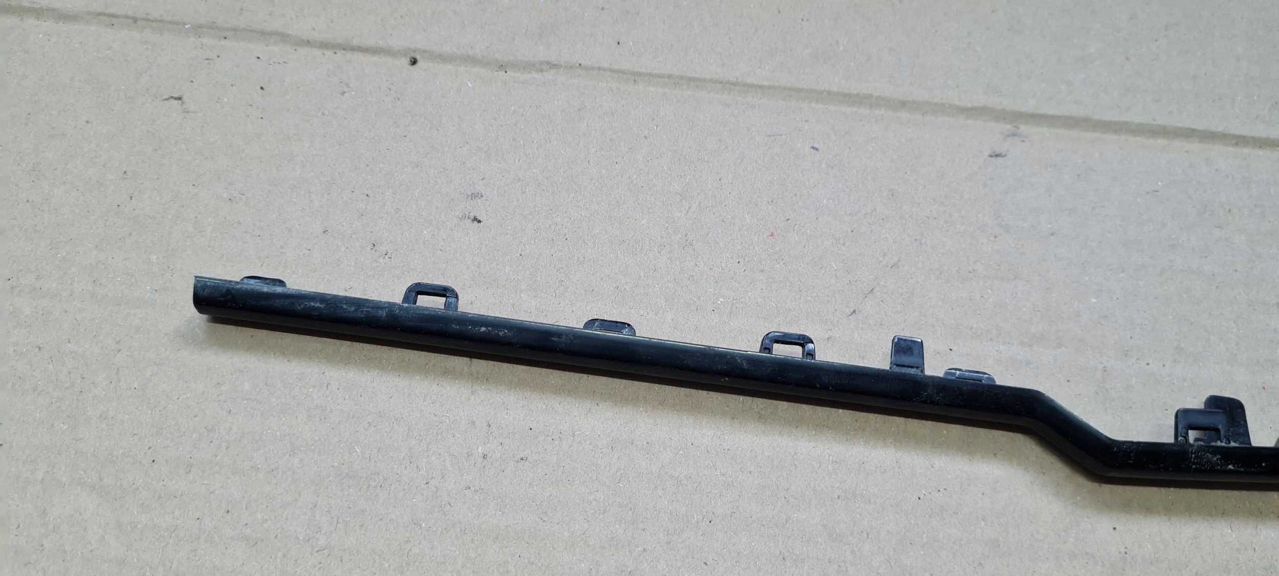 AUDI Q3 83A DEKOR cap GRILLA SLINE left side OD ZNACZKA 83A853651B