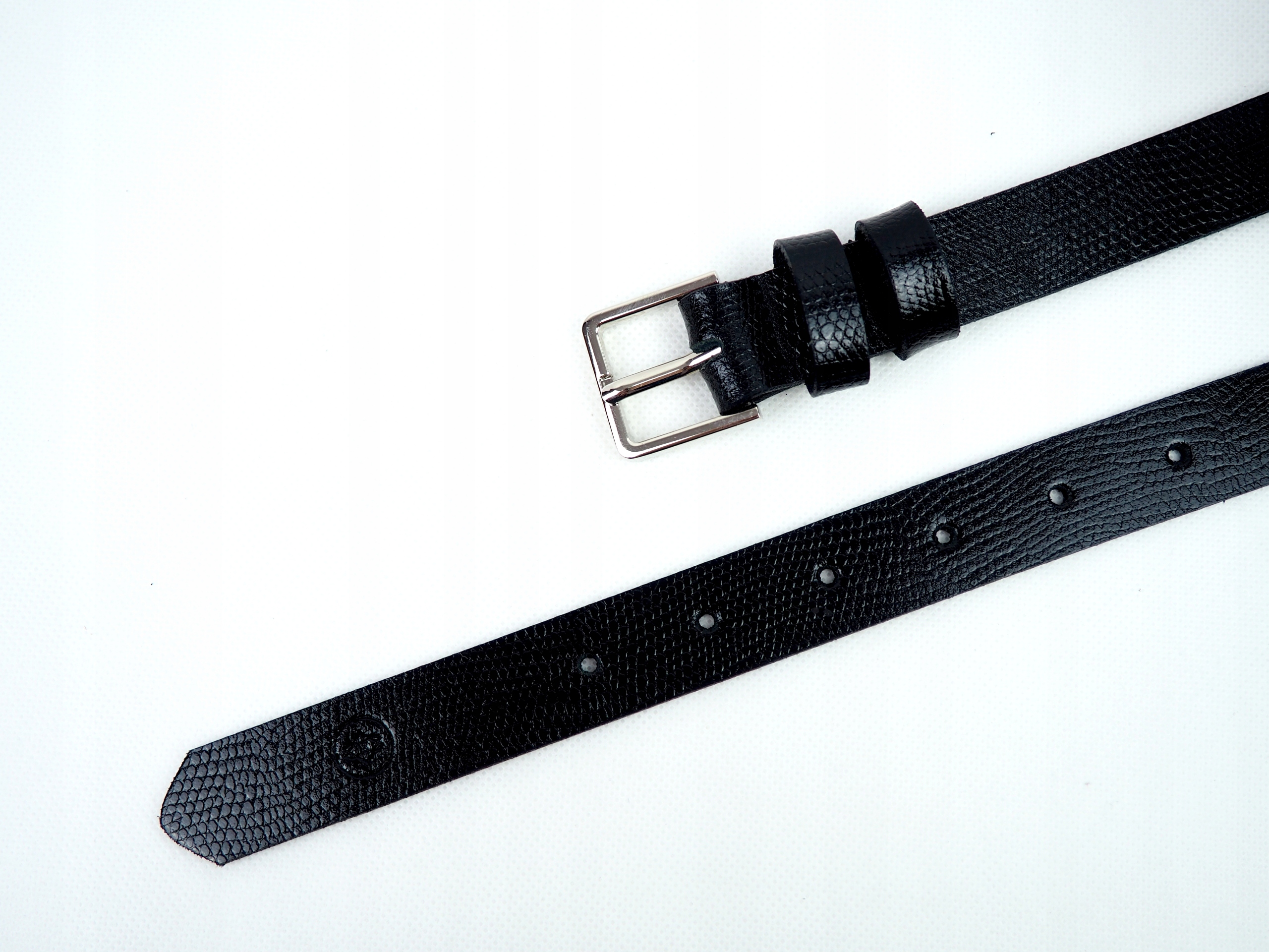 

Damski pasek skórzany o strukturze skóry krokodyla