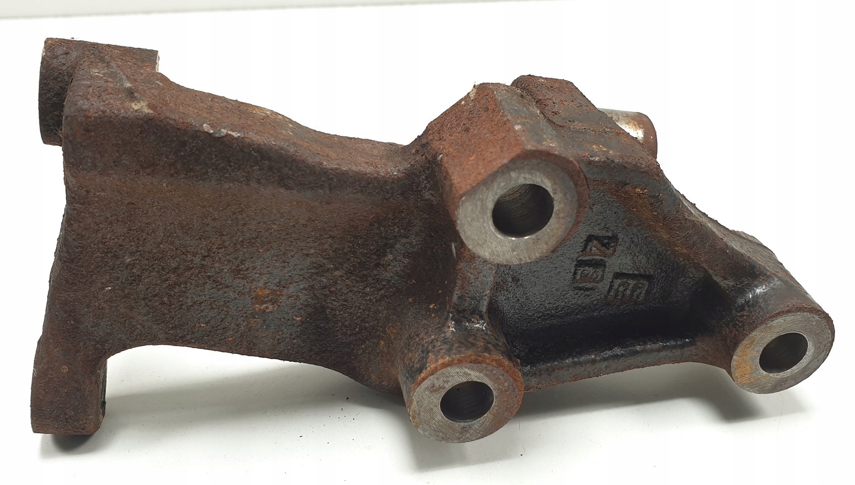 лапа крепление генератора mazda II NB 1.6