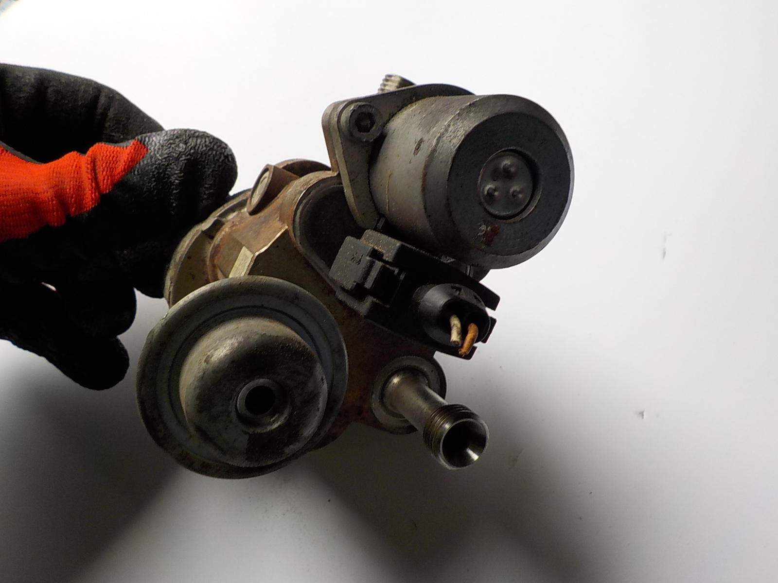 BMW 5 (E61) 2.5 R6 feed pump 7613933-04 38515124