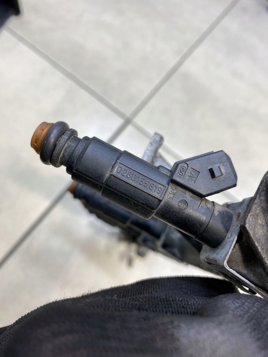 Rampe injection FOCUS MK1 1.8 16V 98F9H487GA