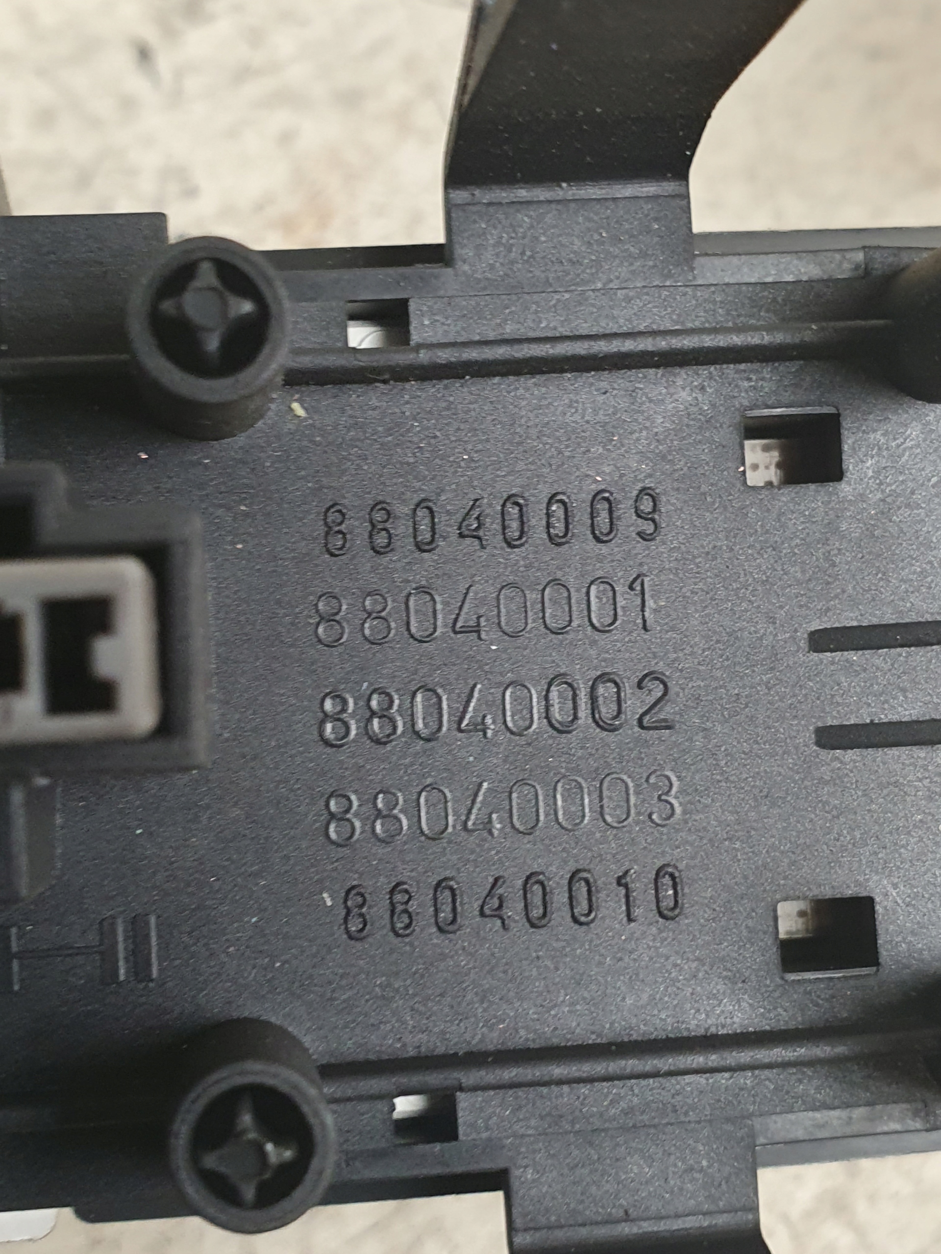 switch of warning lights button OE 88040009 RENAULT MEGANE II 06r.