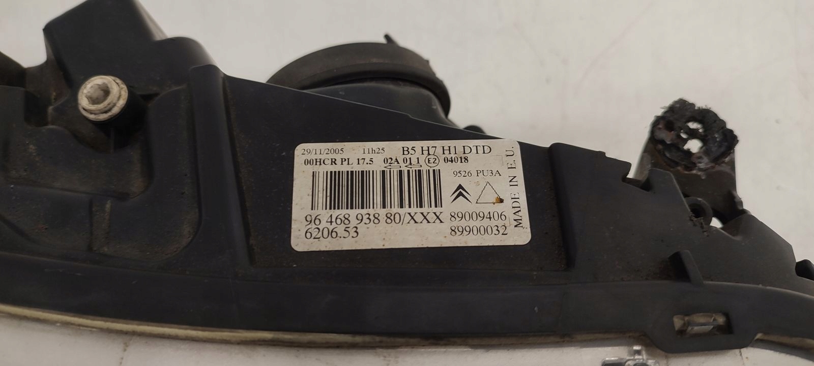 light front front right Citroen C4 and 1,6 HDI