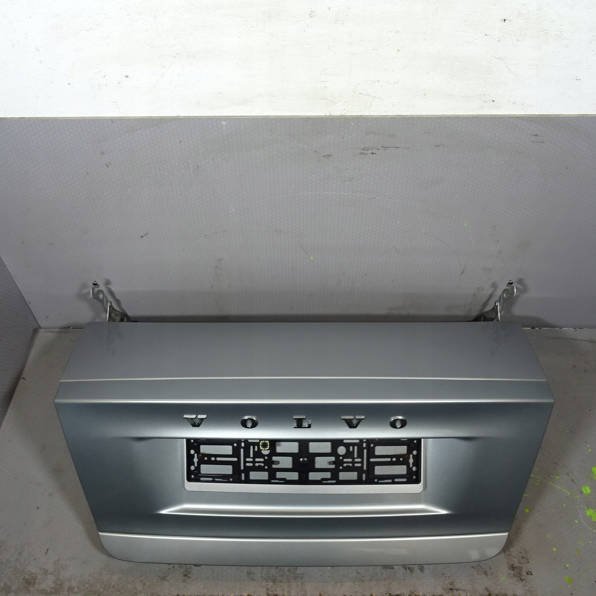 VOLVO S60 and LIFT rear trunk door 477-46