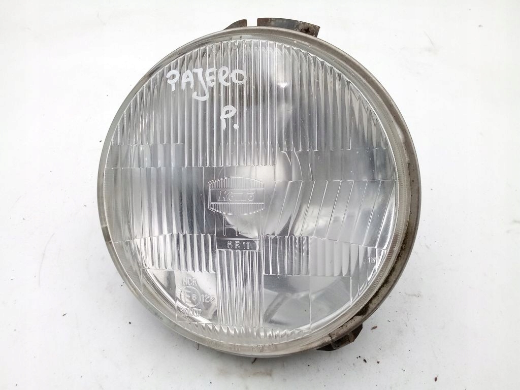 Mitsubishi Pajero and 1 light right front front Koito