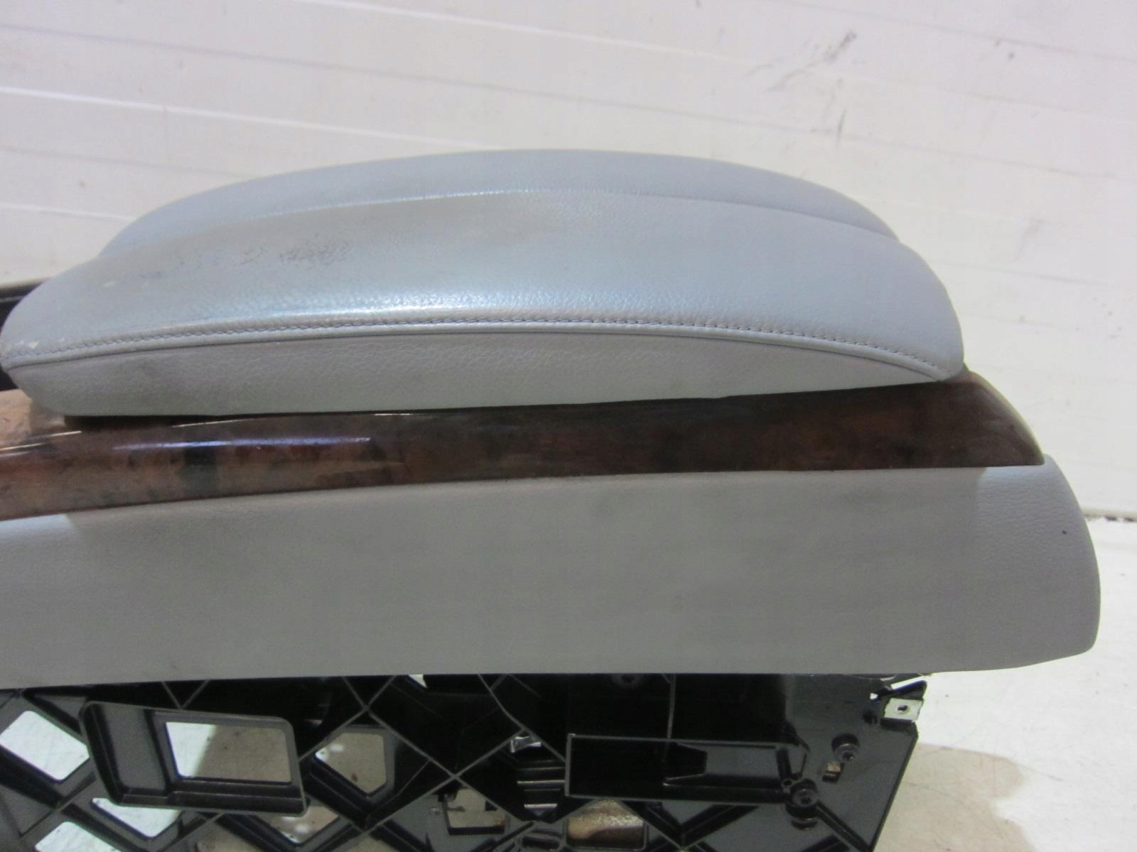 BMW X5 E70 armrest grey console central 6954938