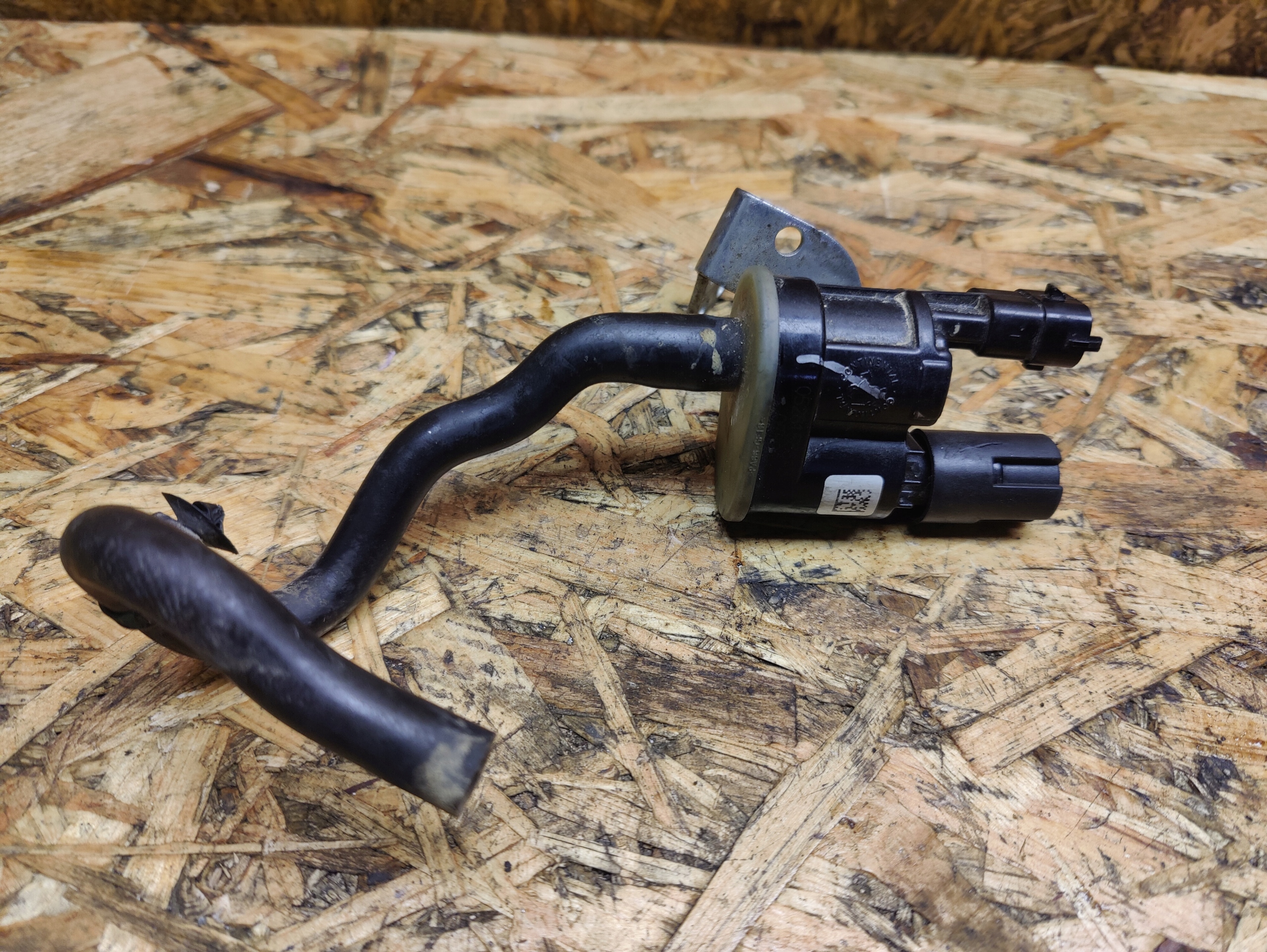 КЛАПАН ПАРОВОГО ТОПЛИВА JEEP WRANGLER 2.0 5281586AB