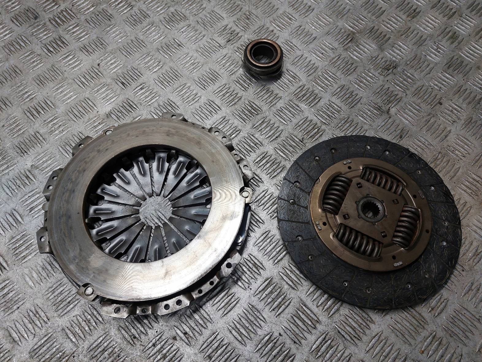 embrayage disque + de pression + LOZYSKO butée HYUNDAI I30 et 1.6 CRDI