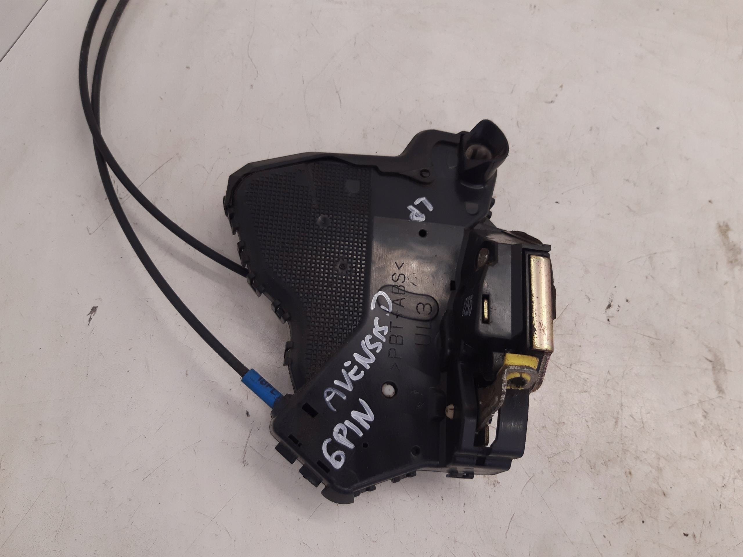 lock left front 2 PIN Toyota Avensis T25