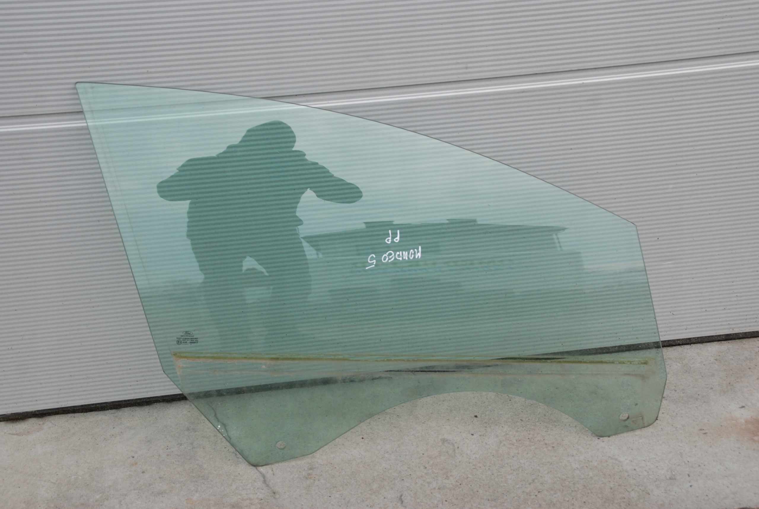 FORD MONDEO MK5 2017R стекло передней правой двери