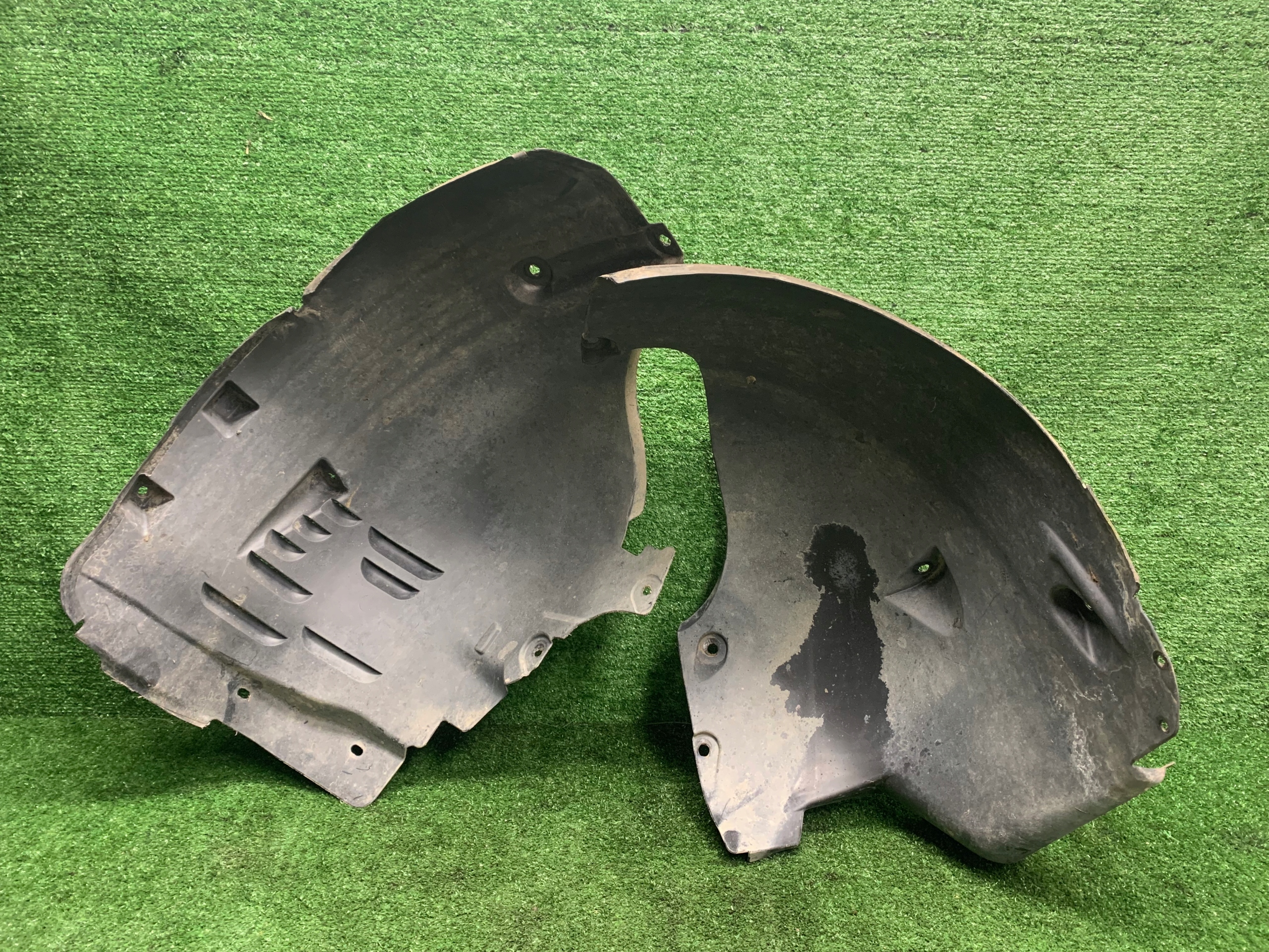 mudguard front front left Mercedes W211 A2116901330 A2116980130
