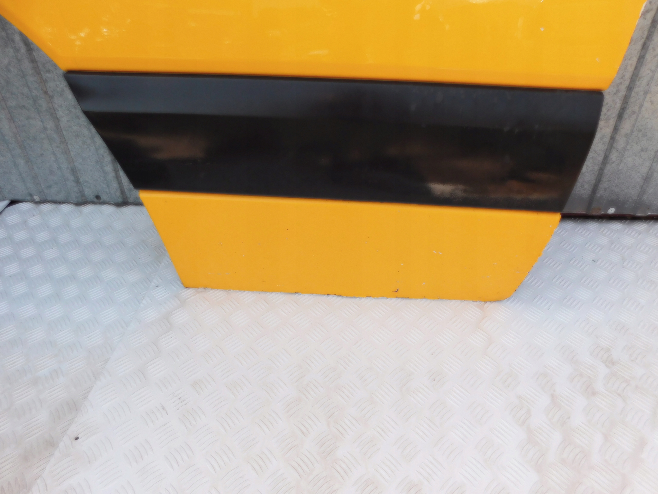 Sprinter 906 VW Crafter door left front driver´s OEM REAL FOTO ZOLTE