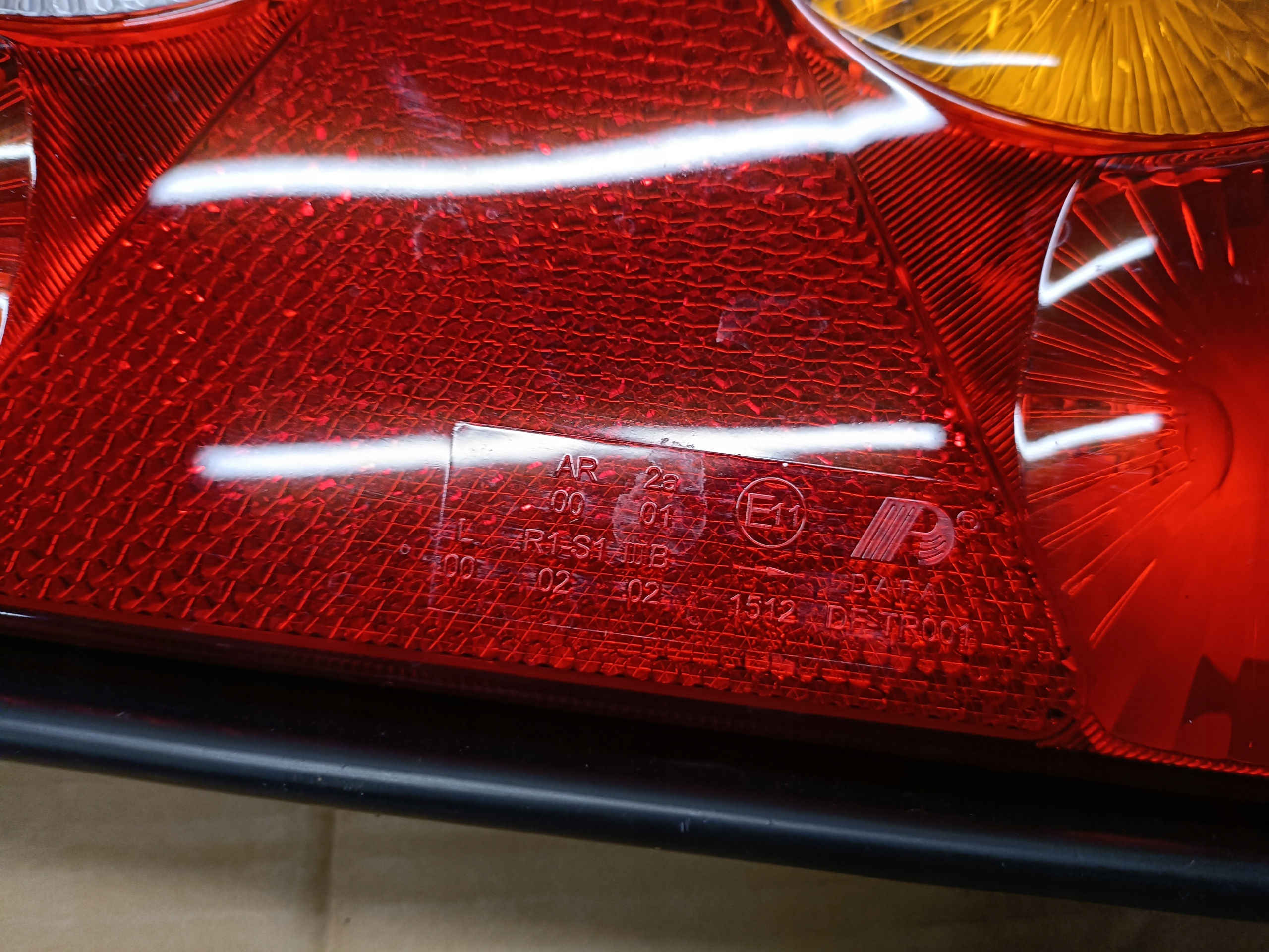 LISTWA OŚWIETELNIOWA DO PRZYCZEPKI Liczba elementów w zestawie 2