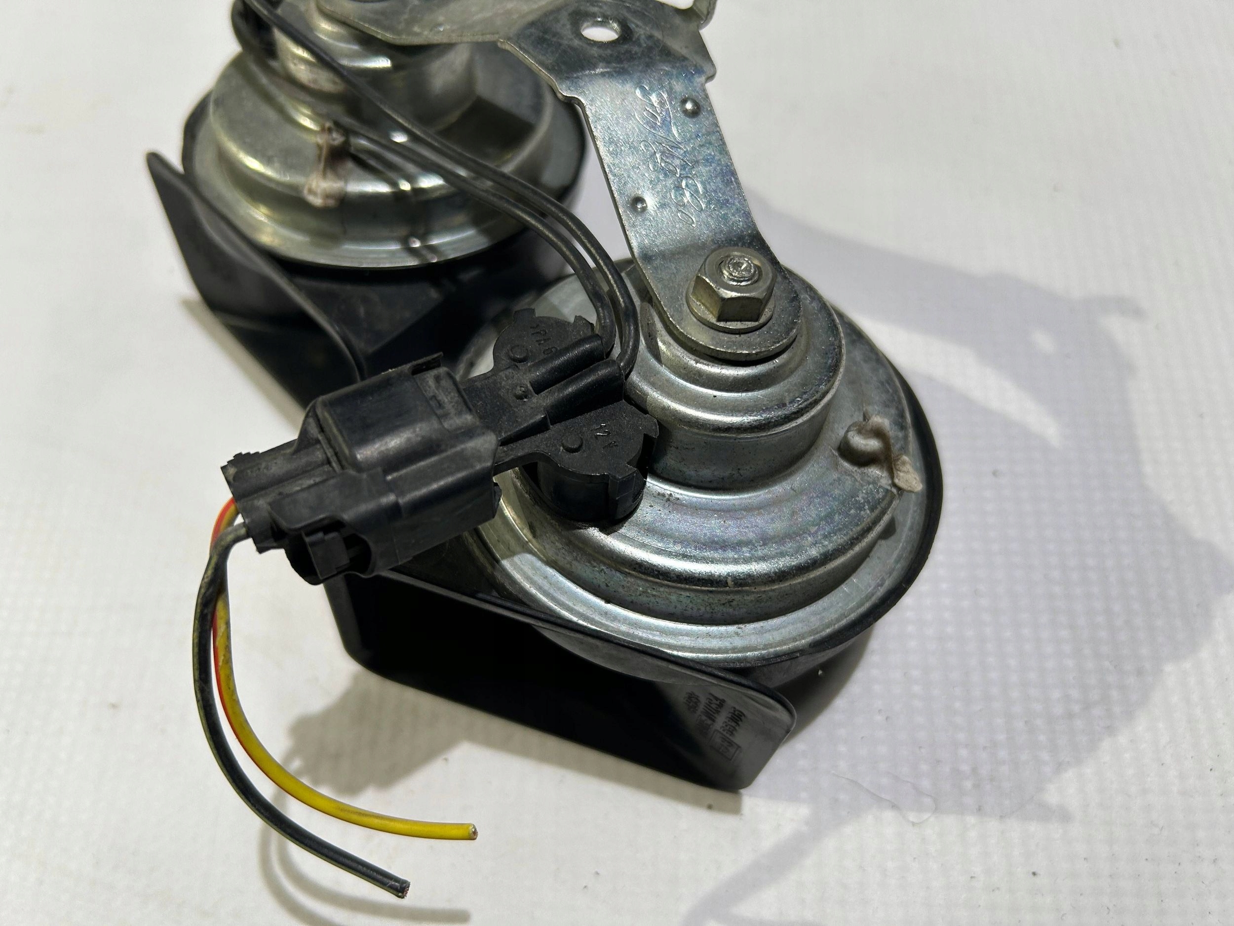 Klakson sygnal dzwiekowy complete Ford Mustang 2010-2014