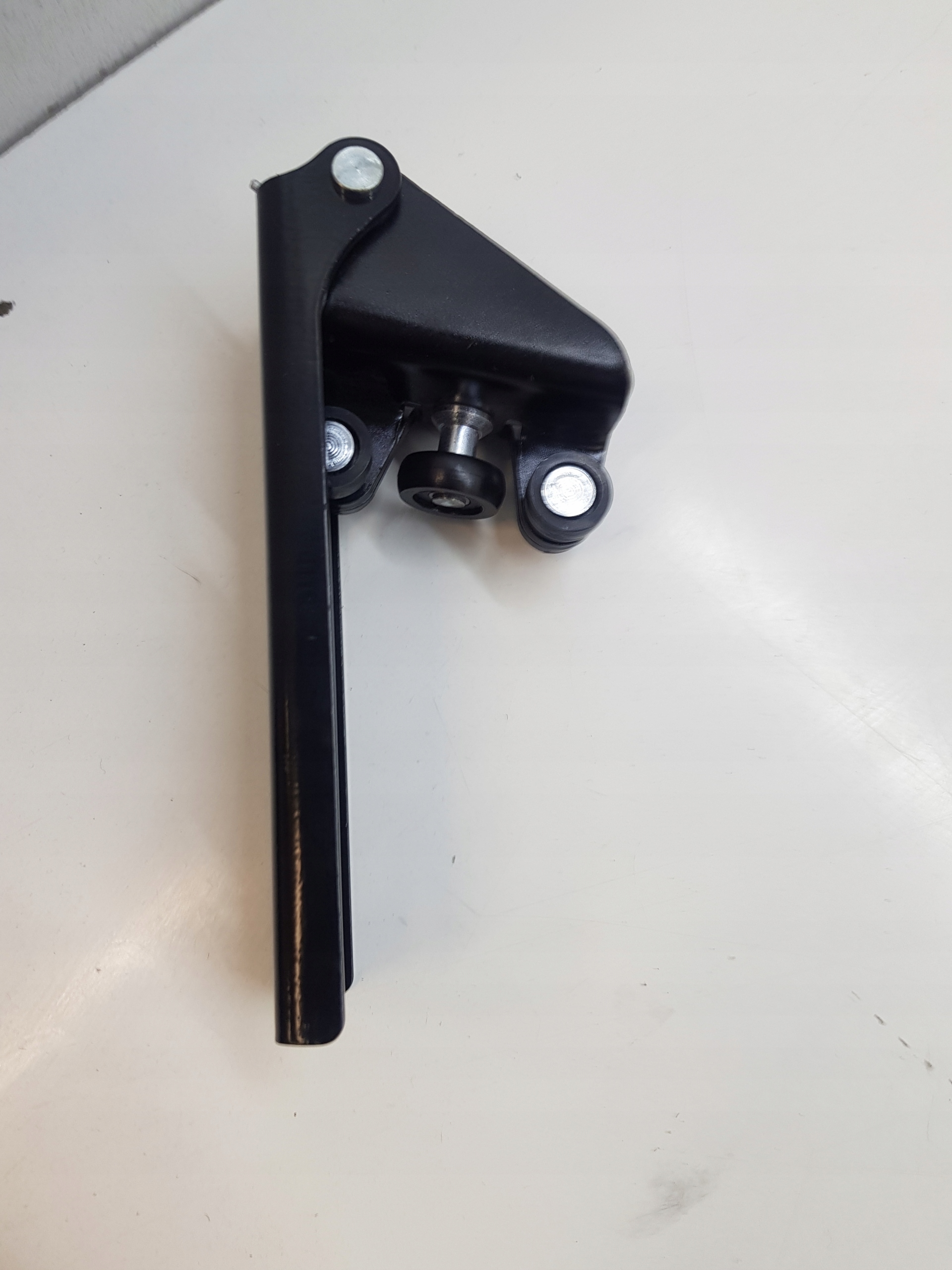 ROLKA ŚRODKOWA DRZWI PRZESUWNYCH PRAWYCH TRAFIC VIVARO PRIMASTAR Numer katalogowy części ROLKA DRZWI PRZESUWNYCH PRAWYCH RENAULT TRAFIC