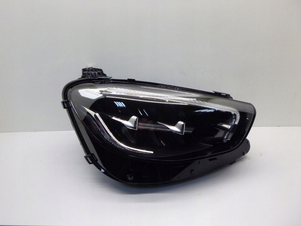 MERCEDES E KLASA A 213 LIFT FULL LED 2020 right