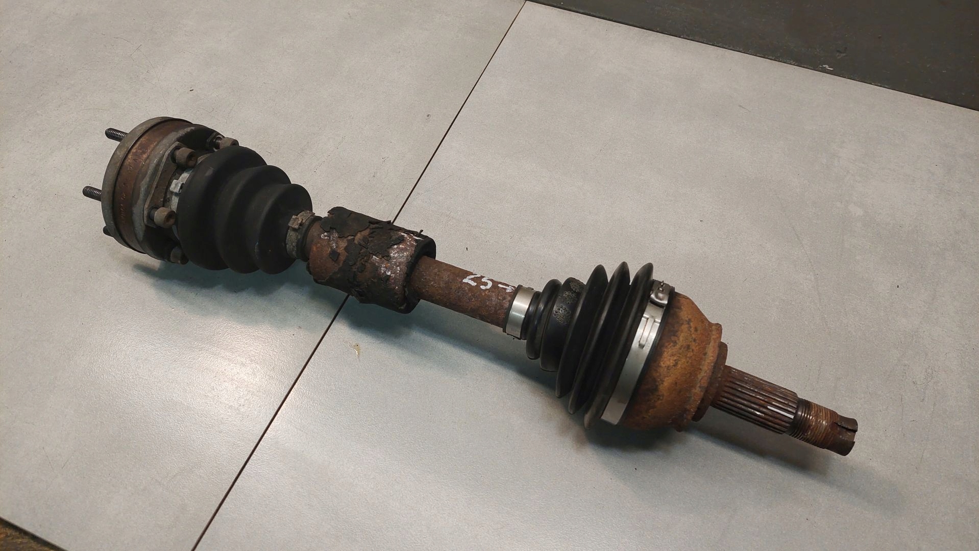 semi-axis left short. ALFA ROMEO 147 1.6