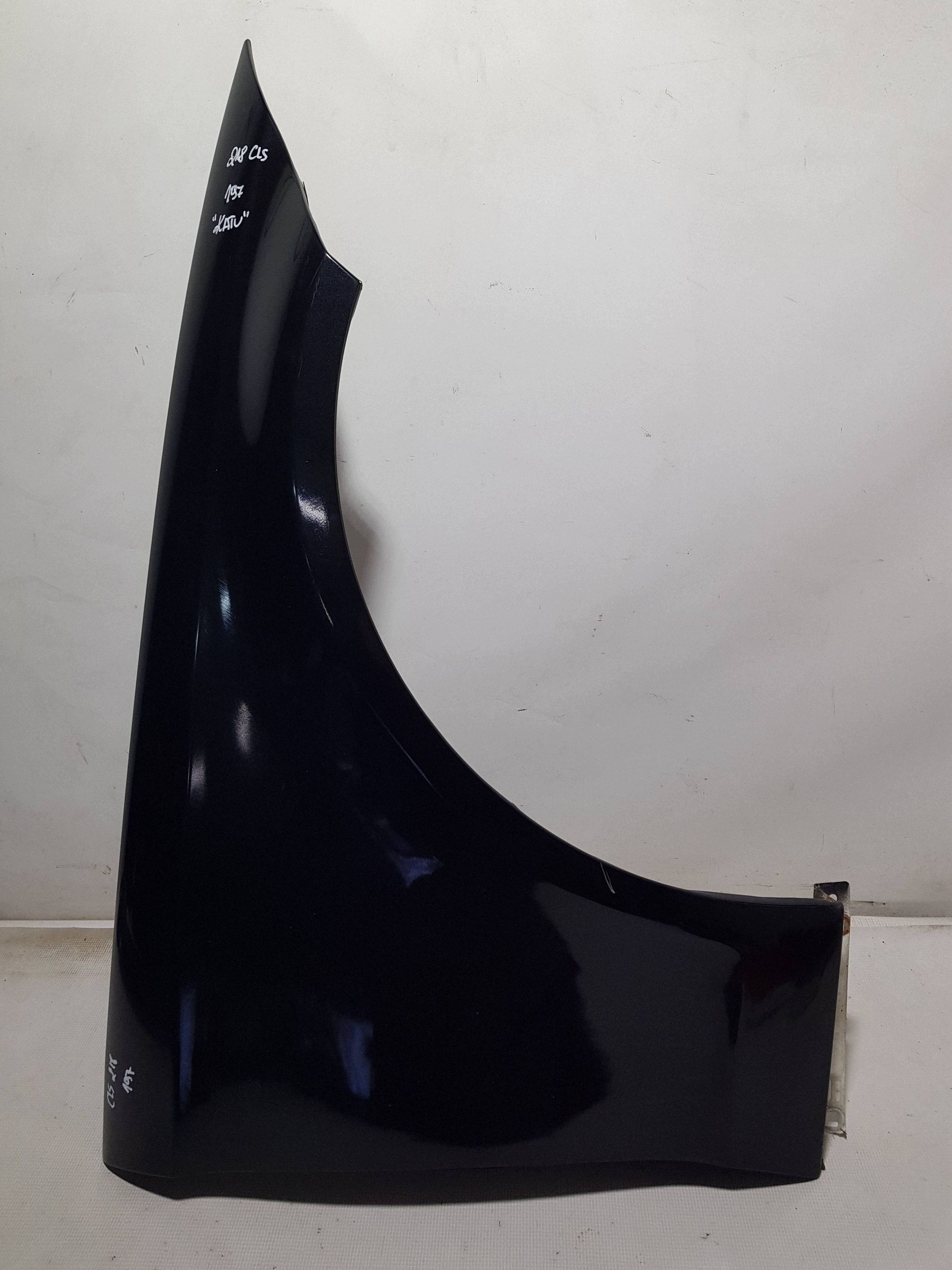 fender front right front Mercedes CLS W218 197 C197