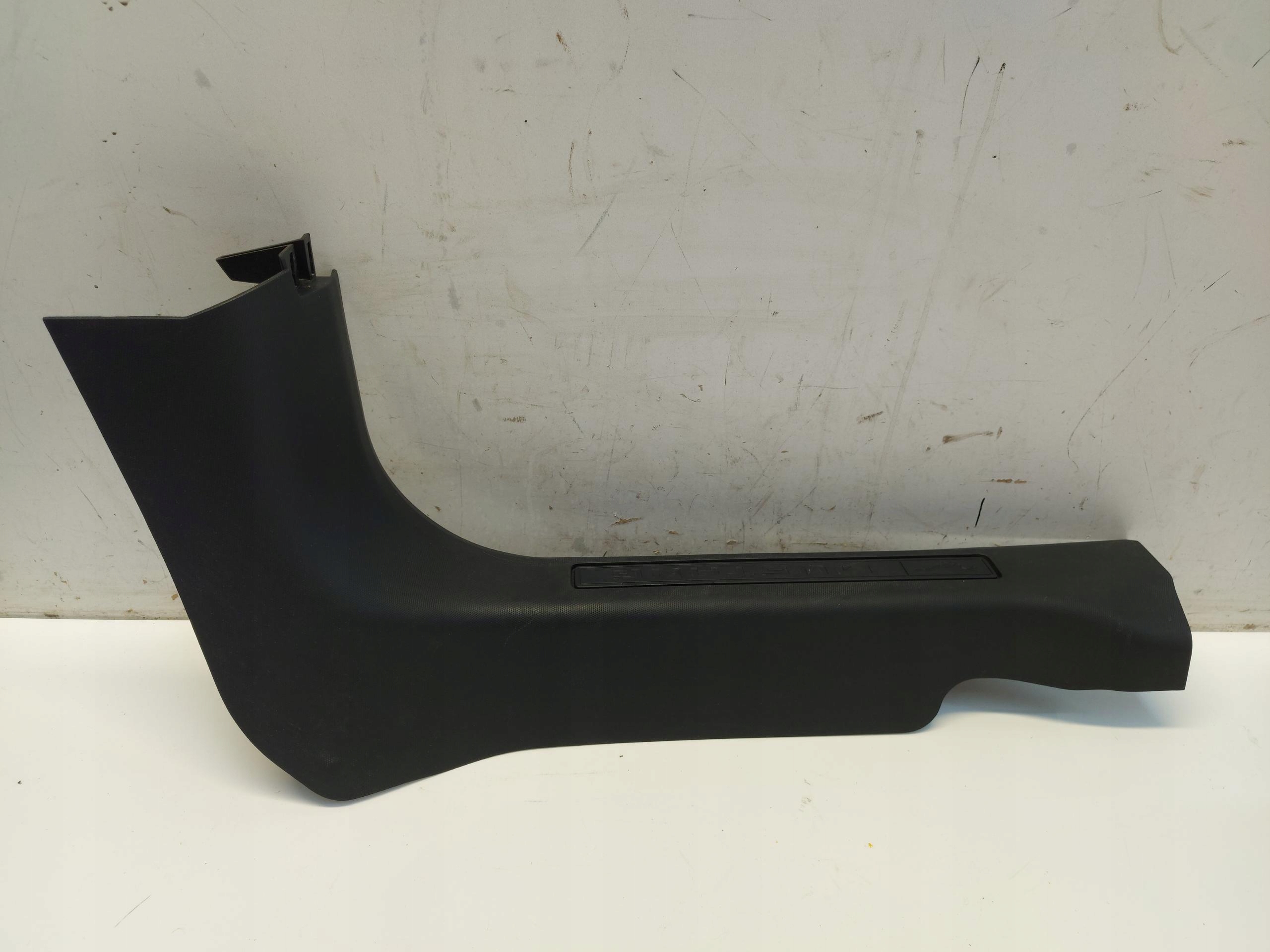 Ford Mustang Mach-E cap of the threshold right