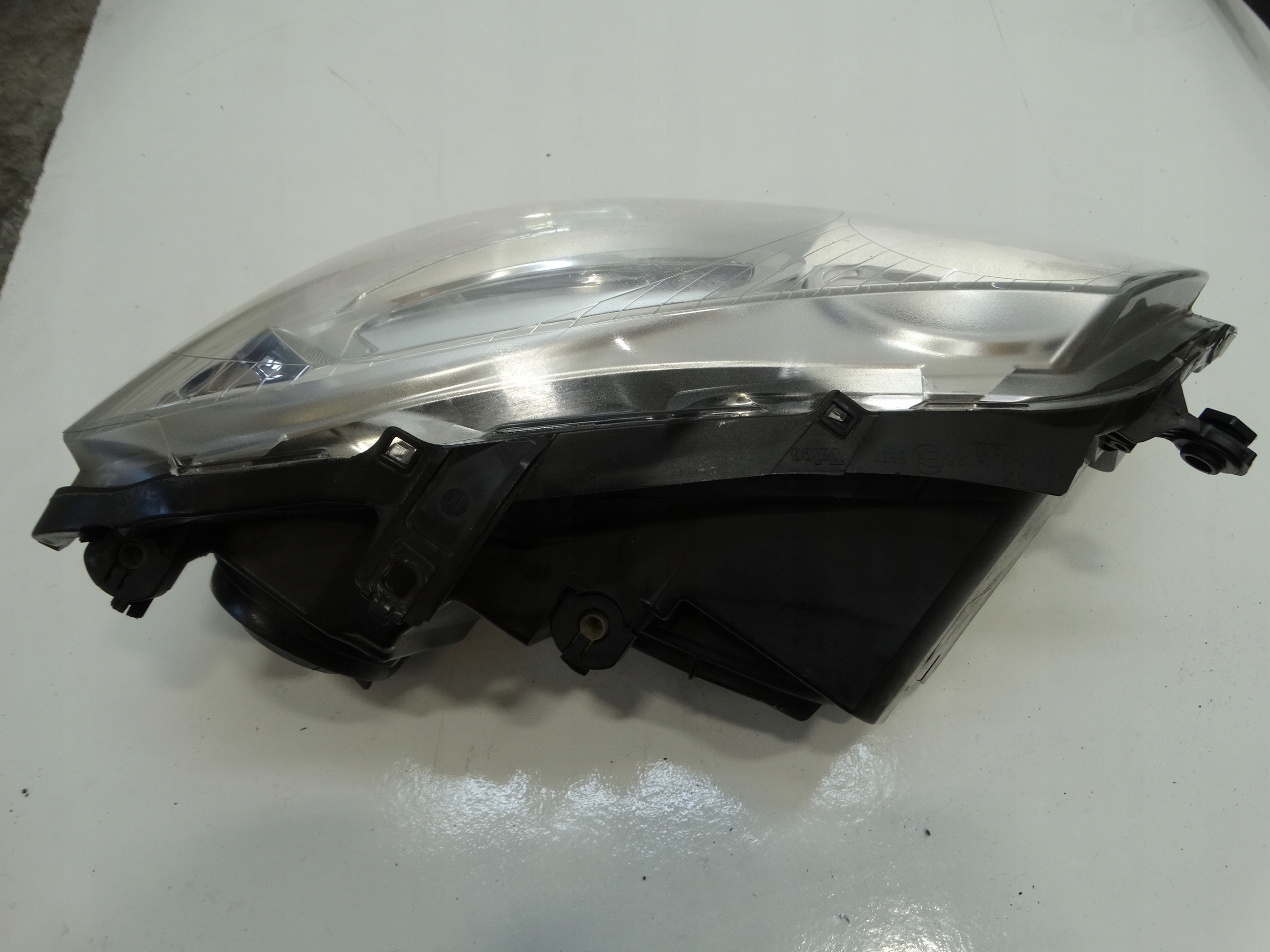 REFLEKTOR light left front VW POLO IV 9N VALEO 6Q1941007AT EUROPA